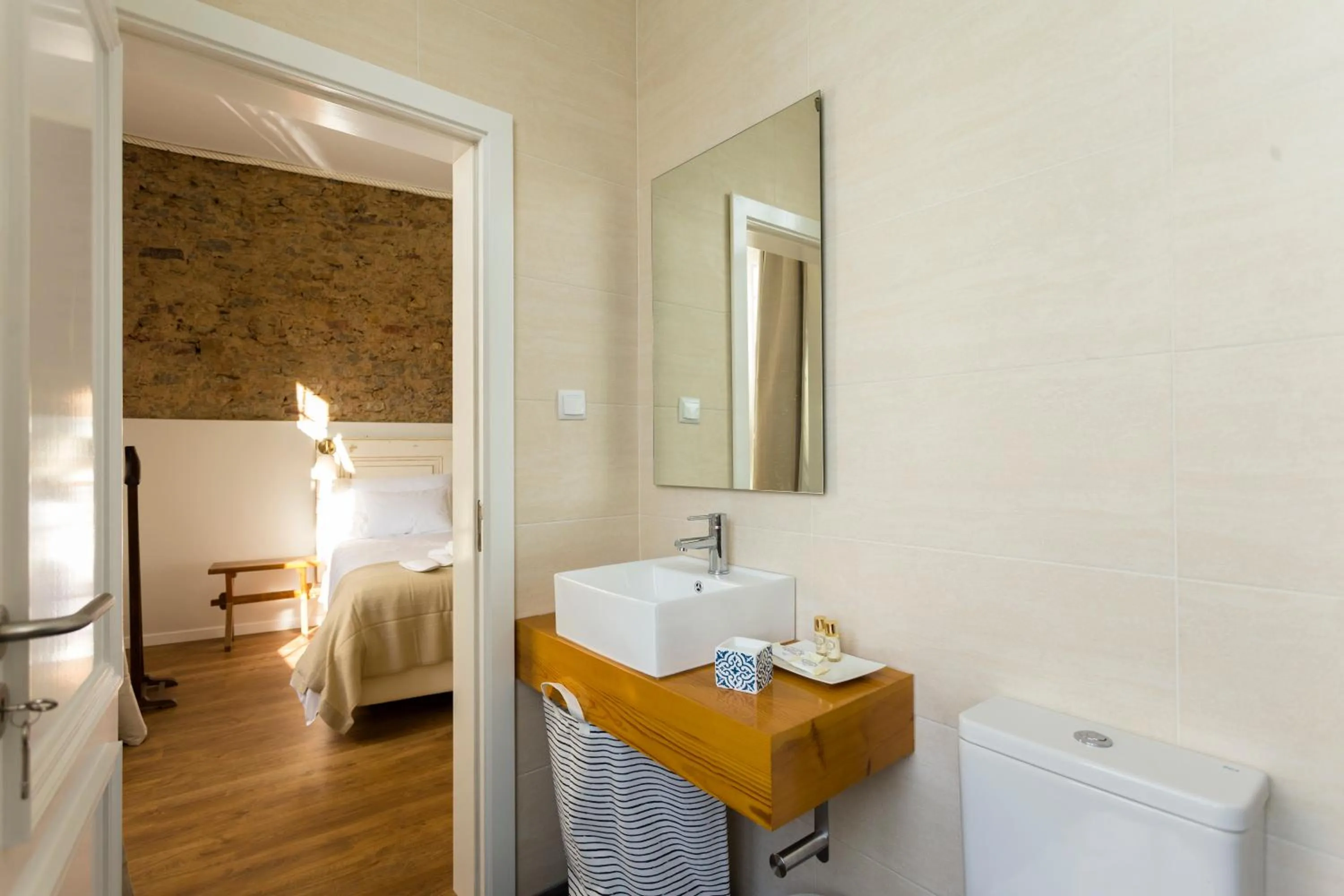 Bathroom, Bed in Ericeira Soul Guesthouse