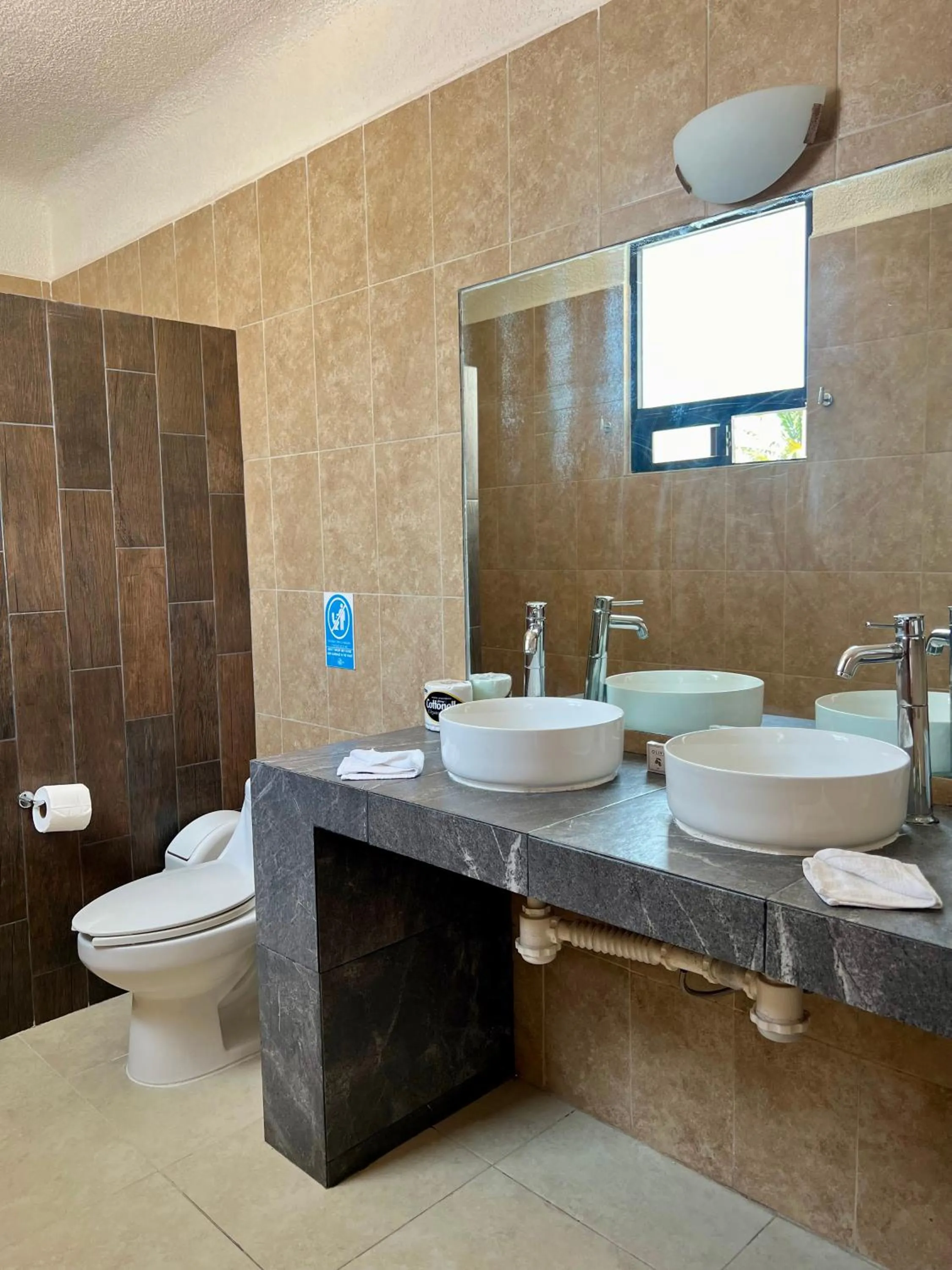 Shower in Pelicano Inn Playa del Carmen - Beachfront Hotel