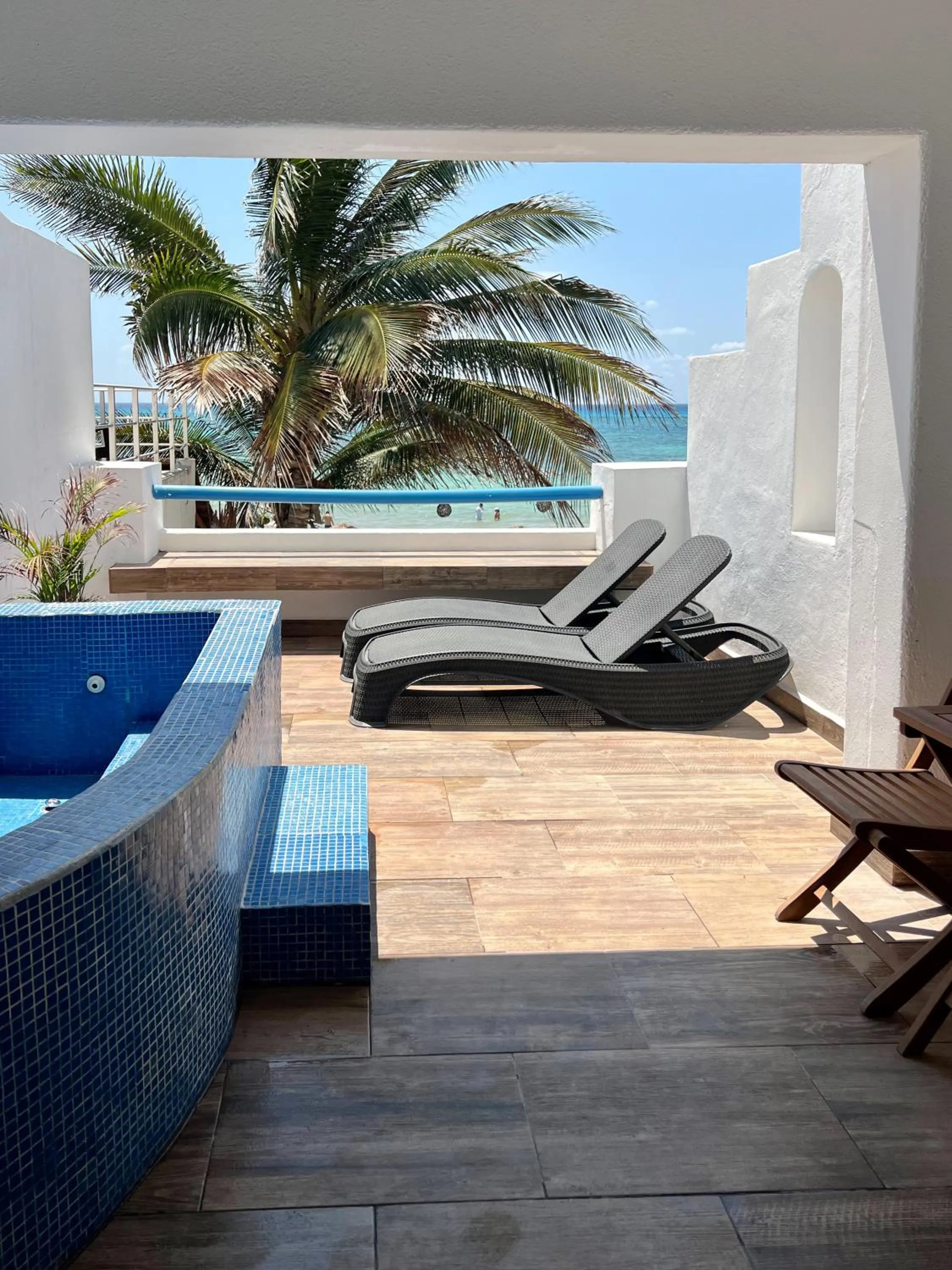 Day in Pelicano Inn Playa del Carmen - Beachfront Hotel