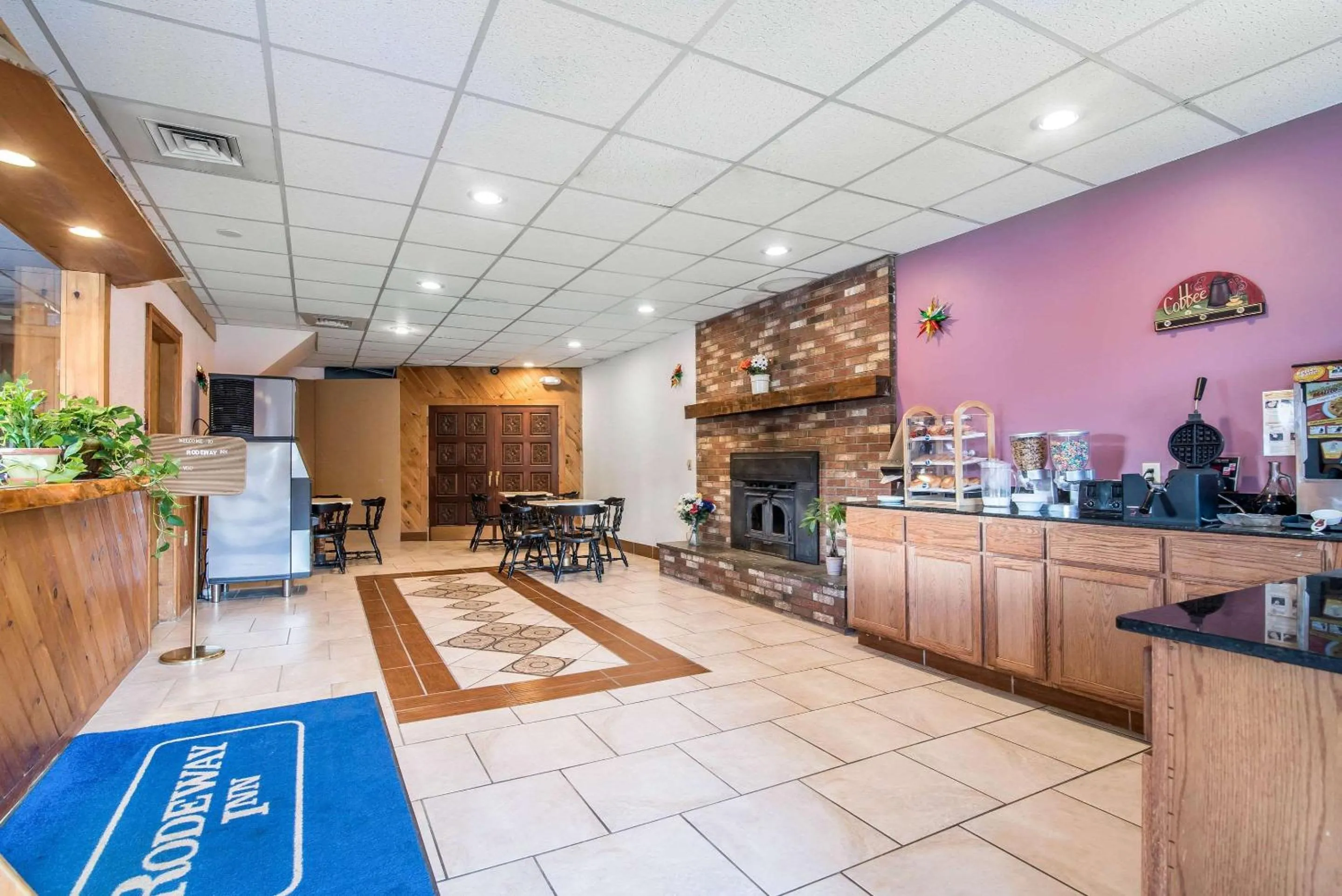 Lobby or reception in Rodeway Inn Bellows Falls