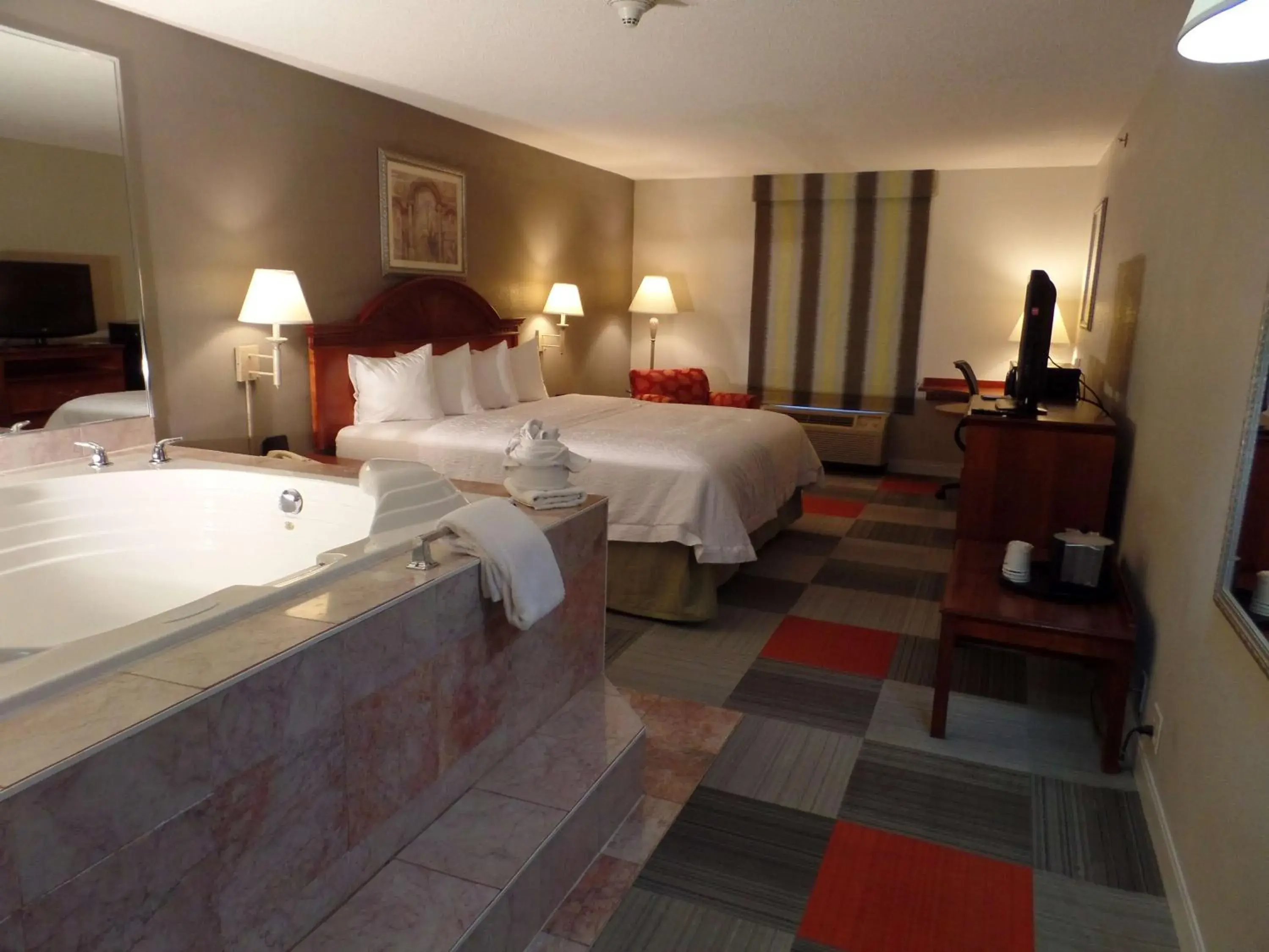 Bedroom, Bed in Hampton Inn Bowling Green Bedroom, Bed in Hampton Inn Bowling Green