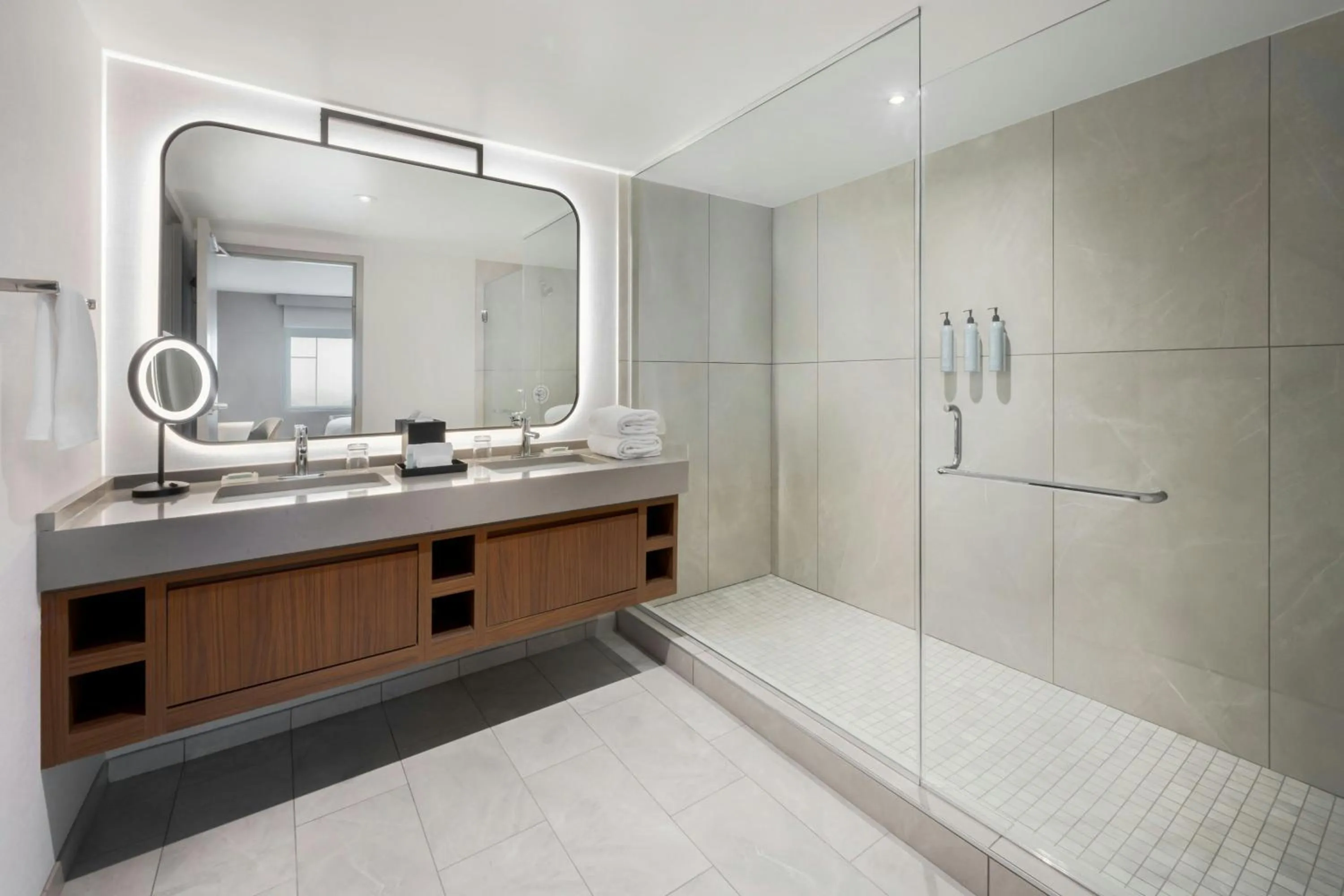 Bathroom in Courtyard by Marriott Athens Downtown