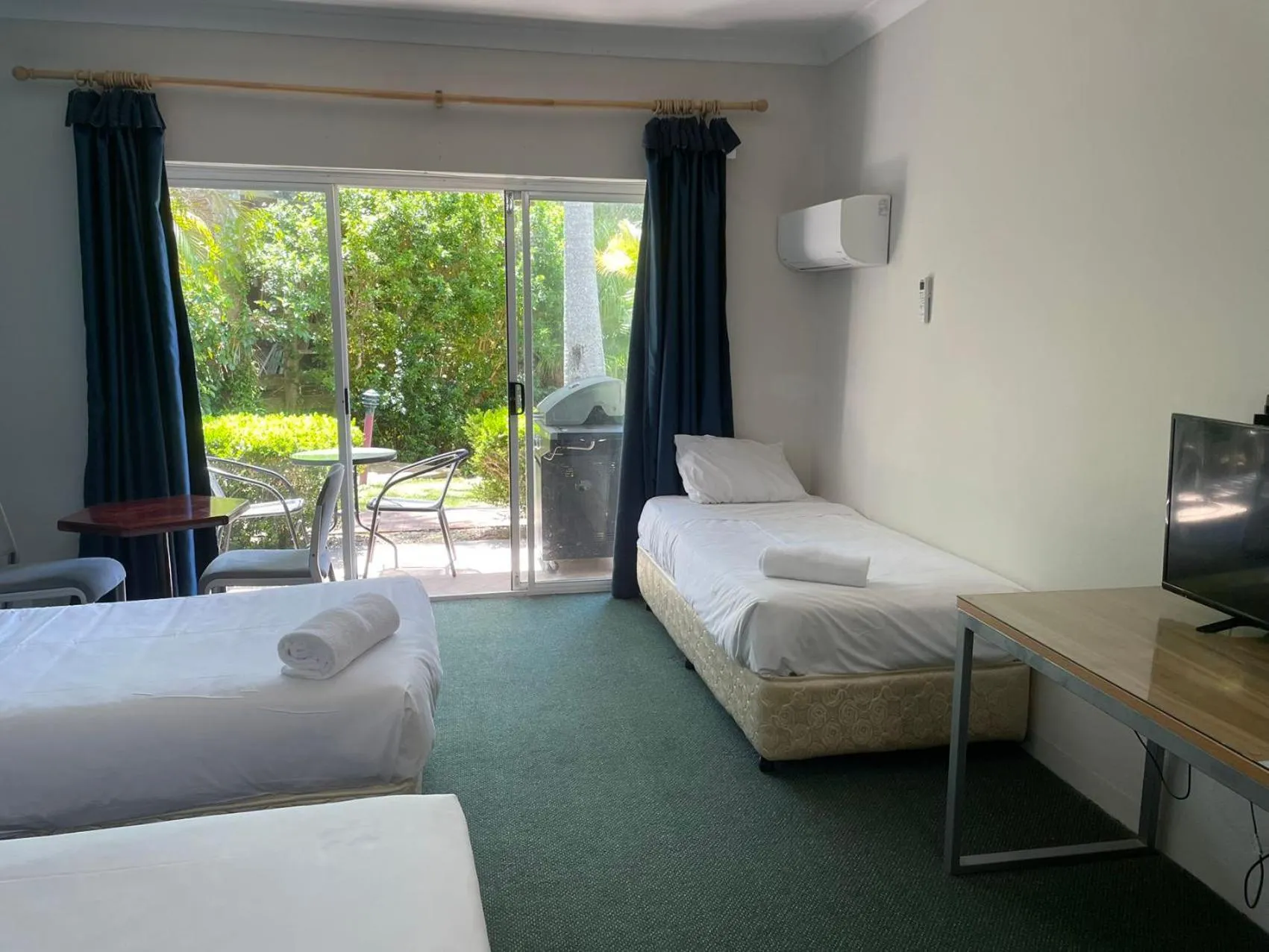 Bed in Seaside Garden Retreat Accommodation