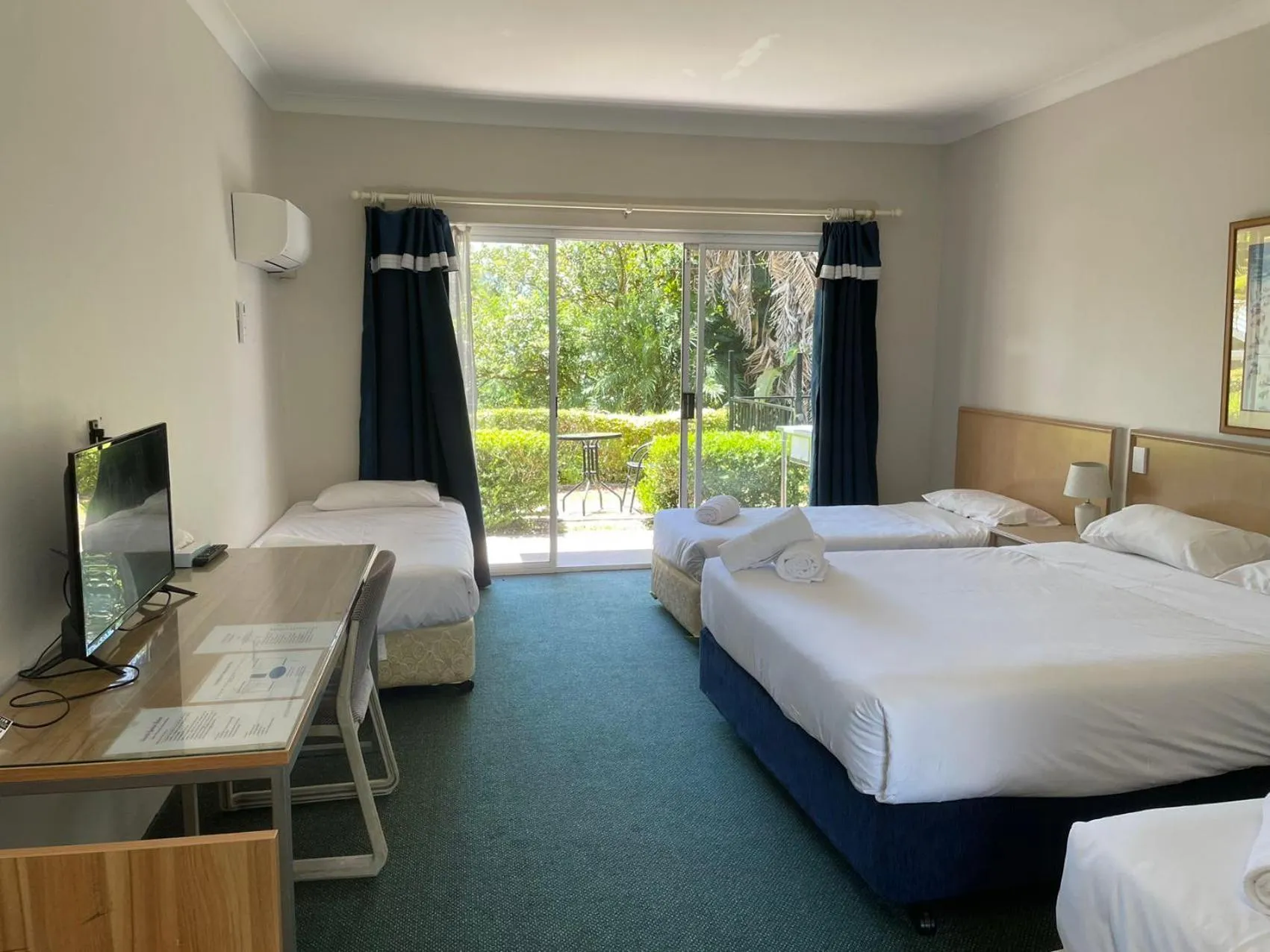 Bed in Seaside Garden Retreat Accommodation