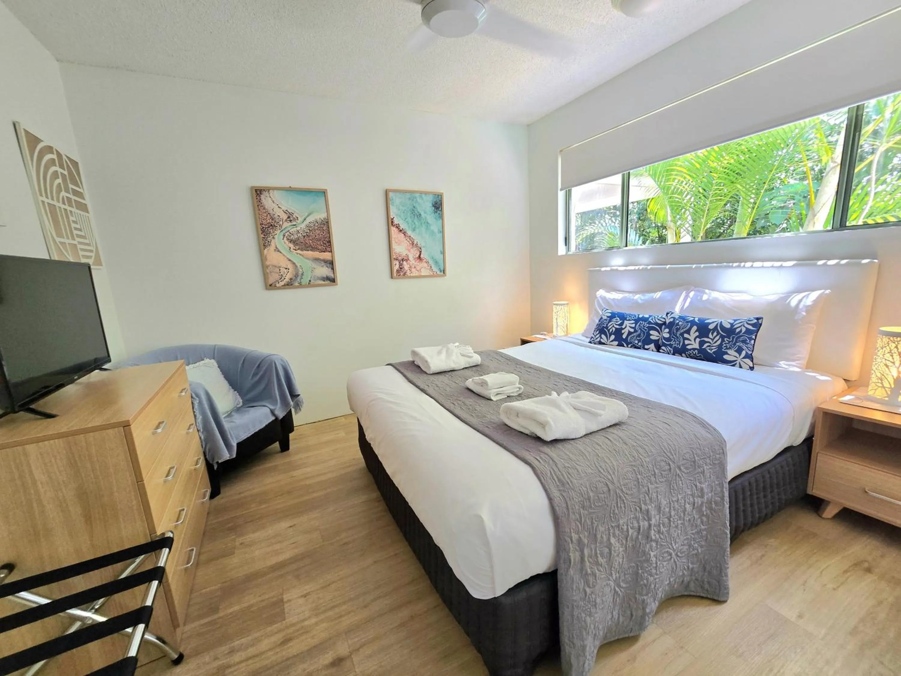 Bed in Noosa River Retreat Holiday Apartments