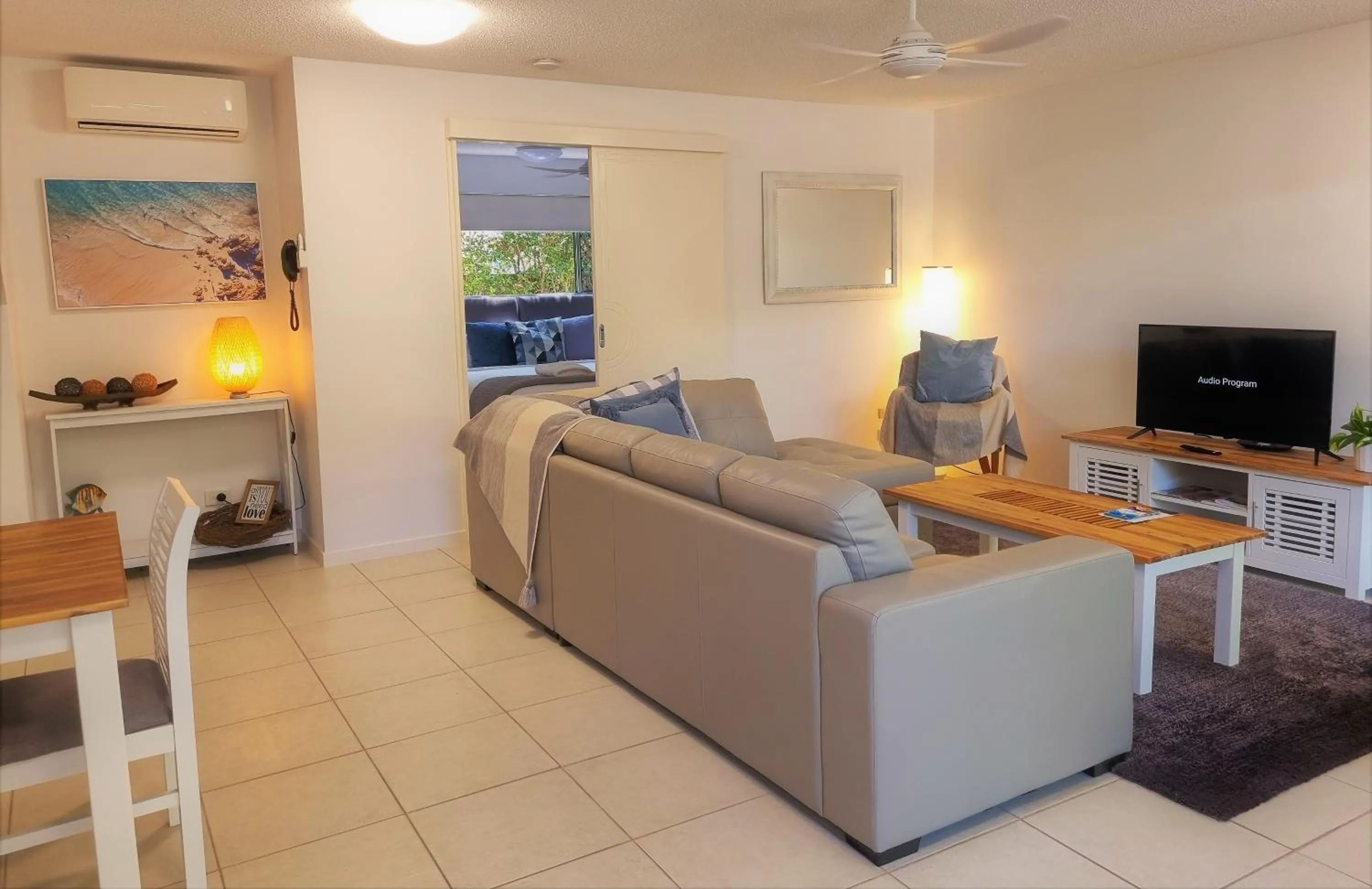 TV and multimedia in Noosa River Retreat Holiday Apartments