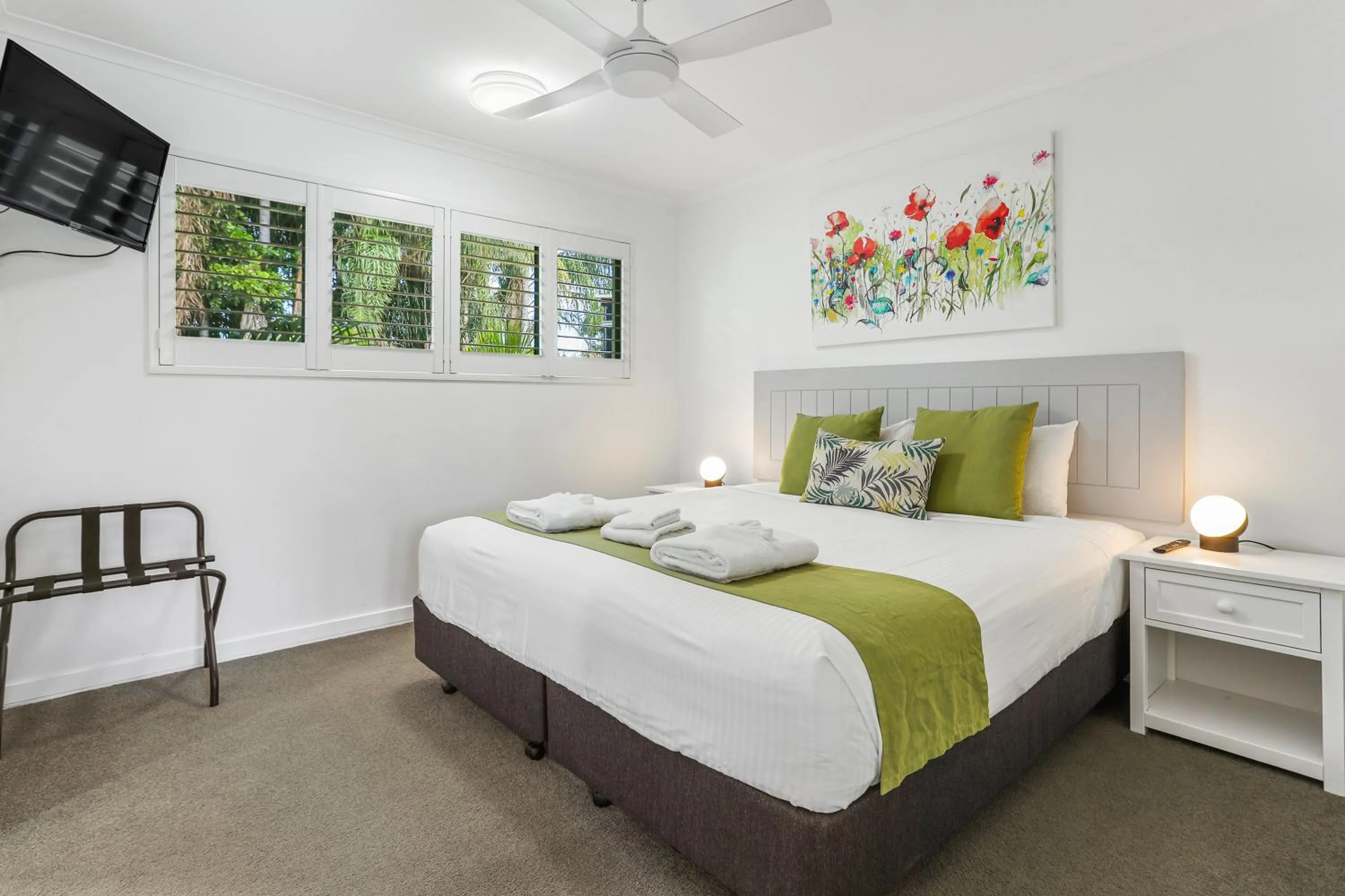 Bed in Noosa River Retreat Holiday Apartments