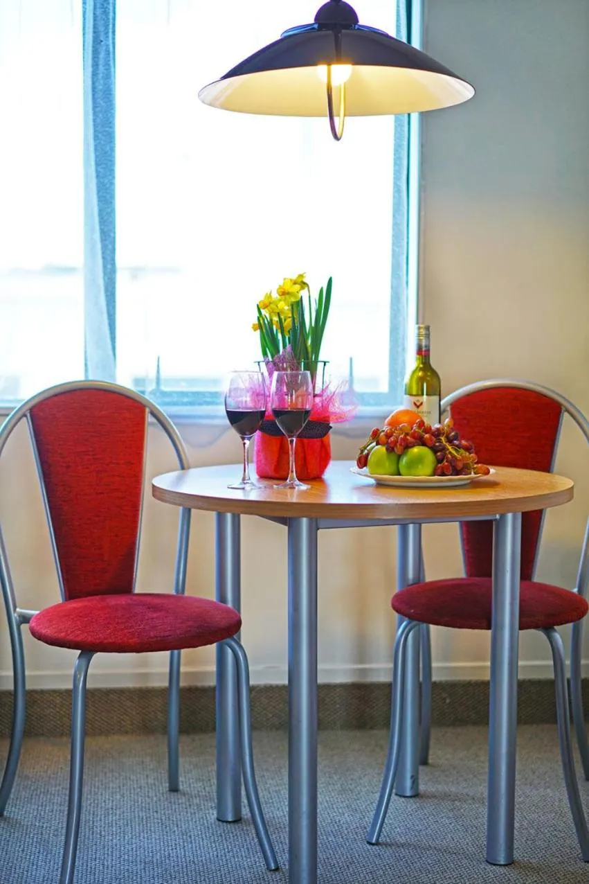 Day in Ashwood Manor Motor Lodge