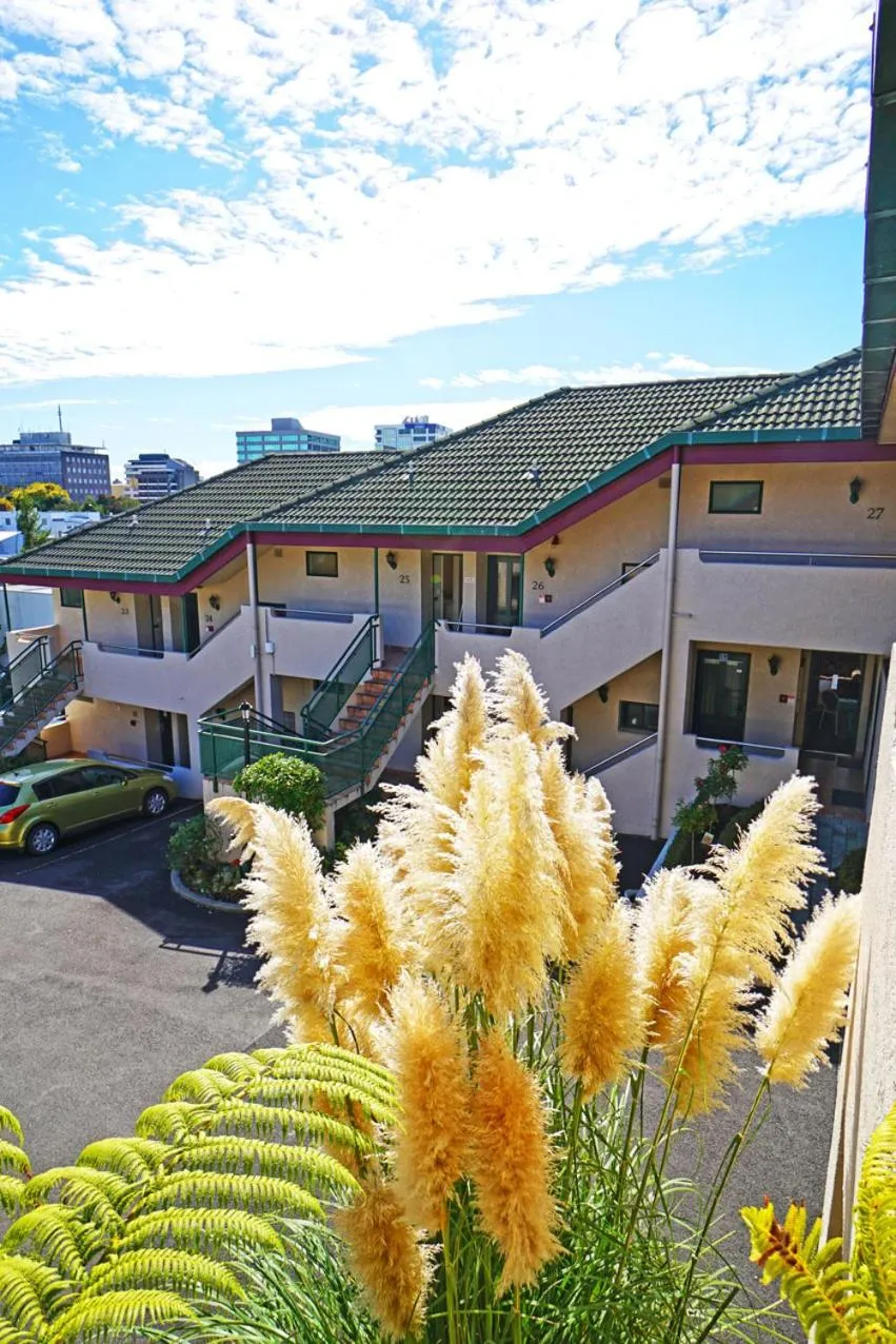 Day in Ashwood Manor Motor Lodge