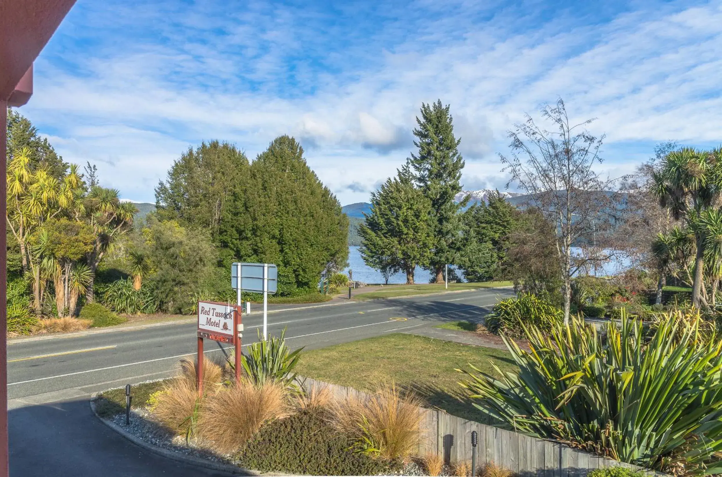 Standard Studio with Balcony in Red Tussock Motel Standard Studio with Balcony in Red Tussock Motel