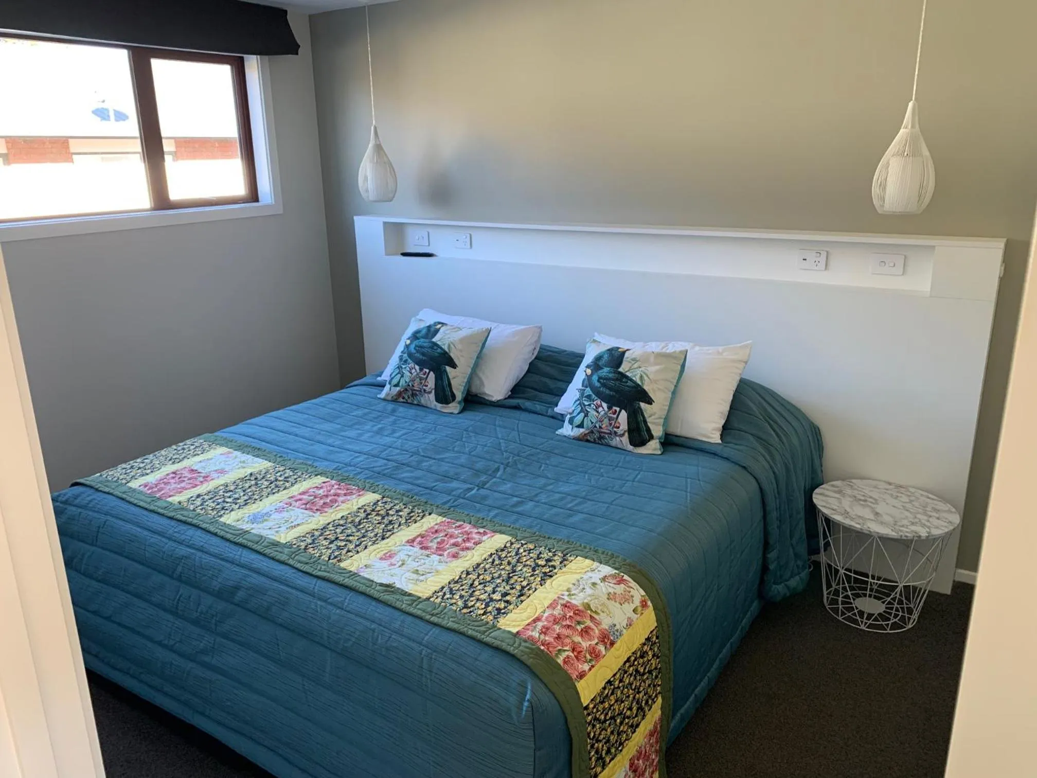 Bedroom, Bed in Red Tussock Motel