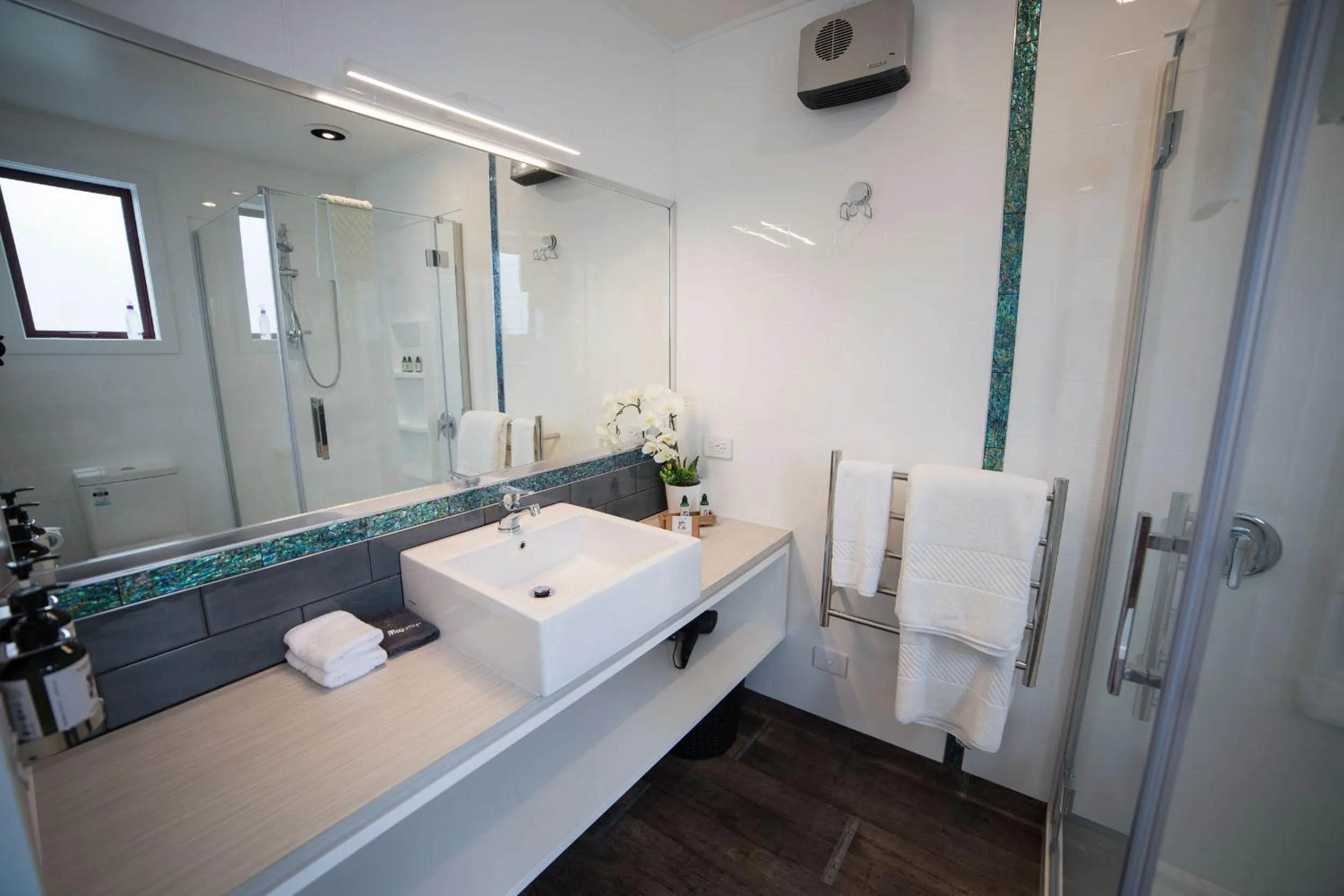 Bathroom in Red Tussock Motel