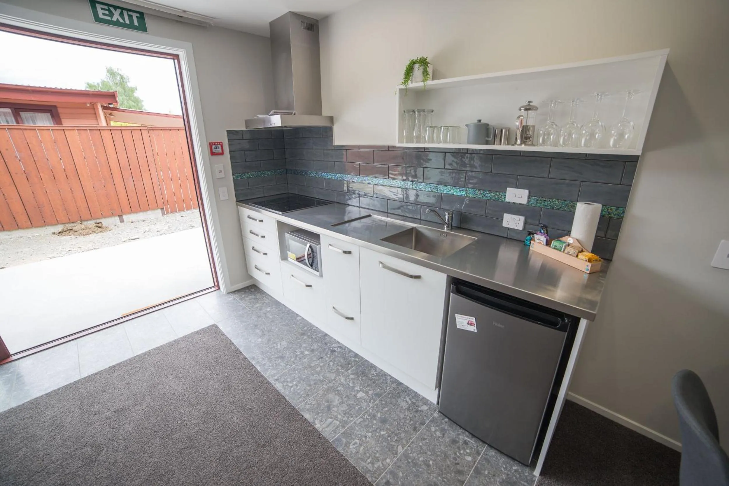 Kitchen or kitchenette in Red Tussock Motel