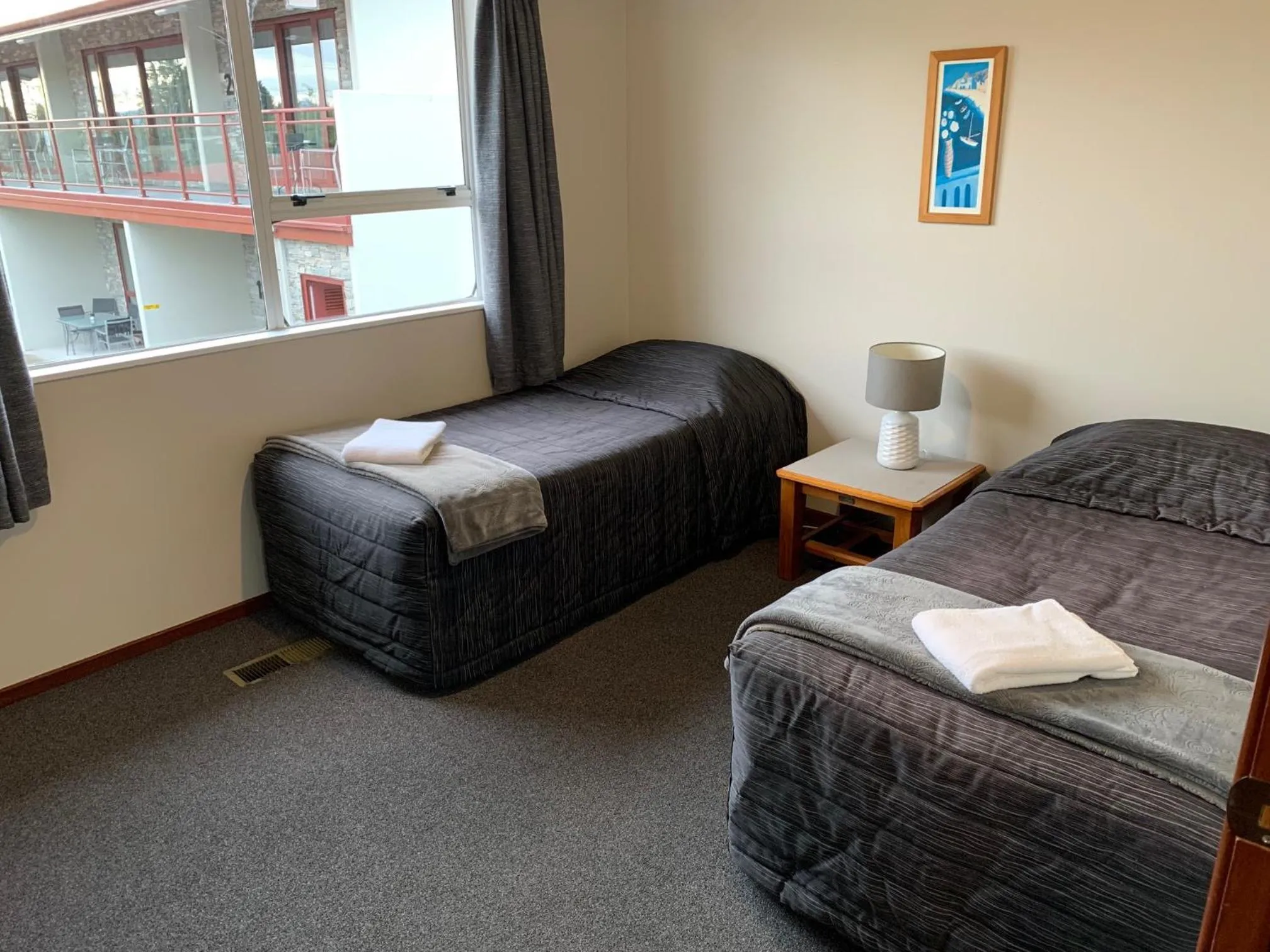 Bedroom, Bed in Red Tussock Motel