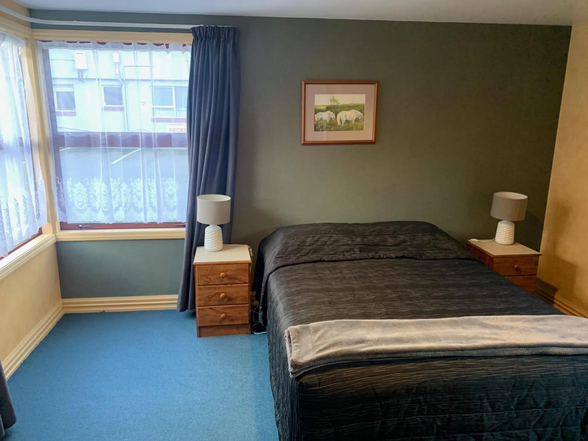 Bedroom, Bed in Red Tussock Motel