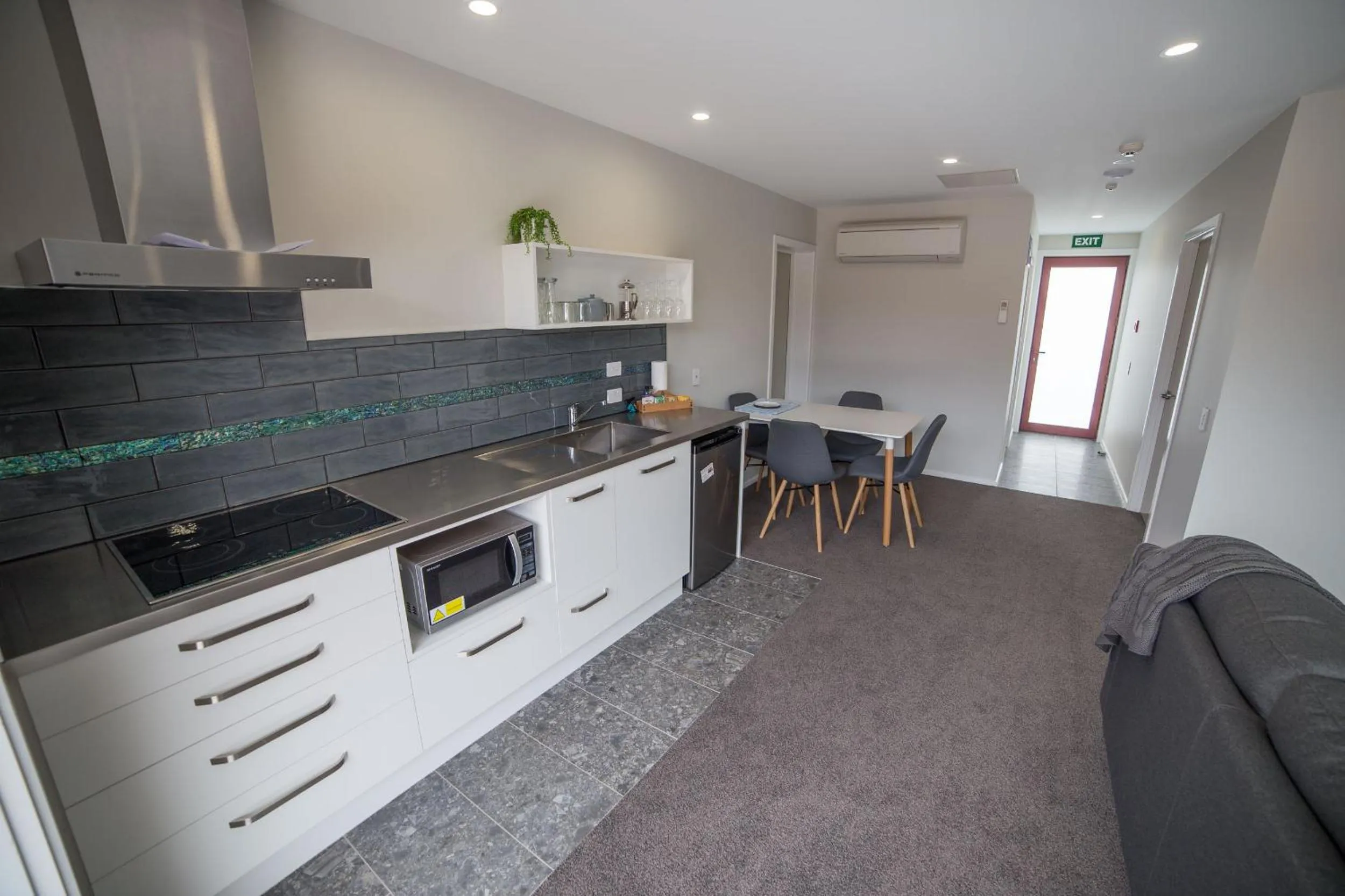 Kitchen or kitchenette in Red Tussock Motel