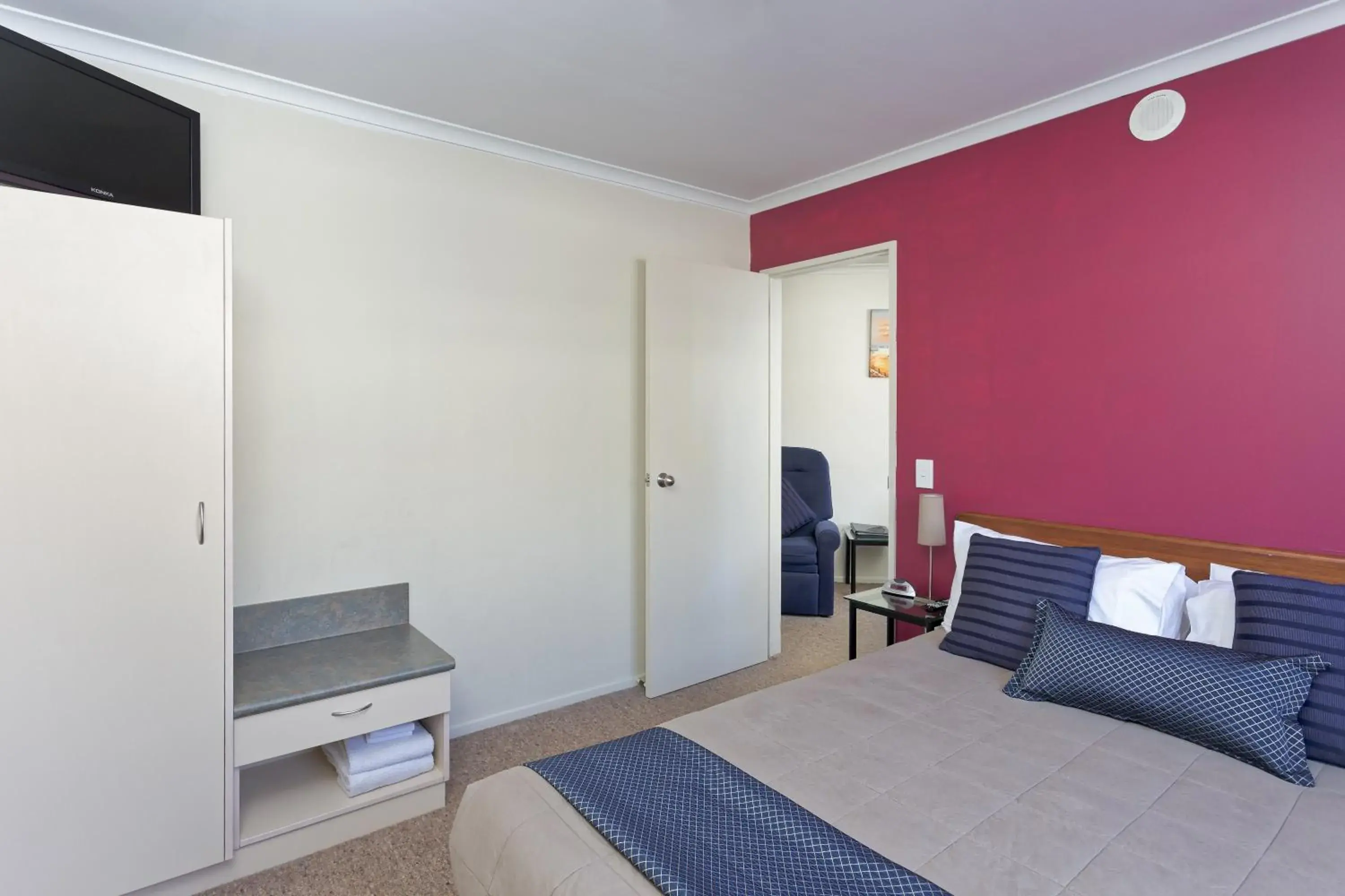 Deluxe One-Bedroom Apartment in BK's Rotorua Motor Lodge Deluxe One-Bedroom Apartment in BK's Rotorua Motor Lodge