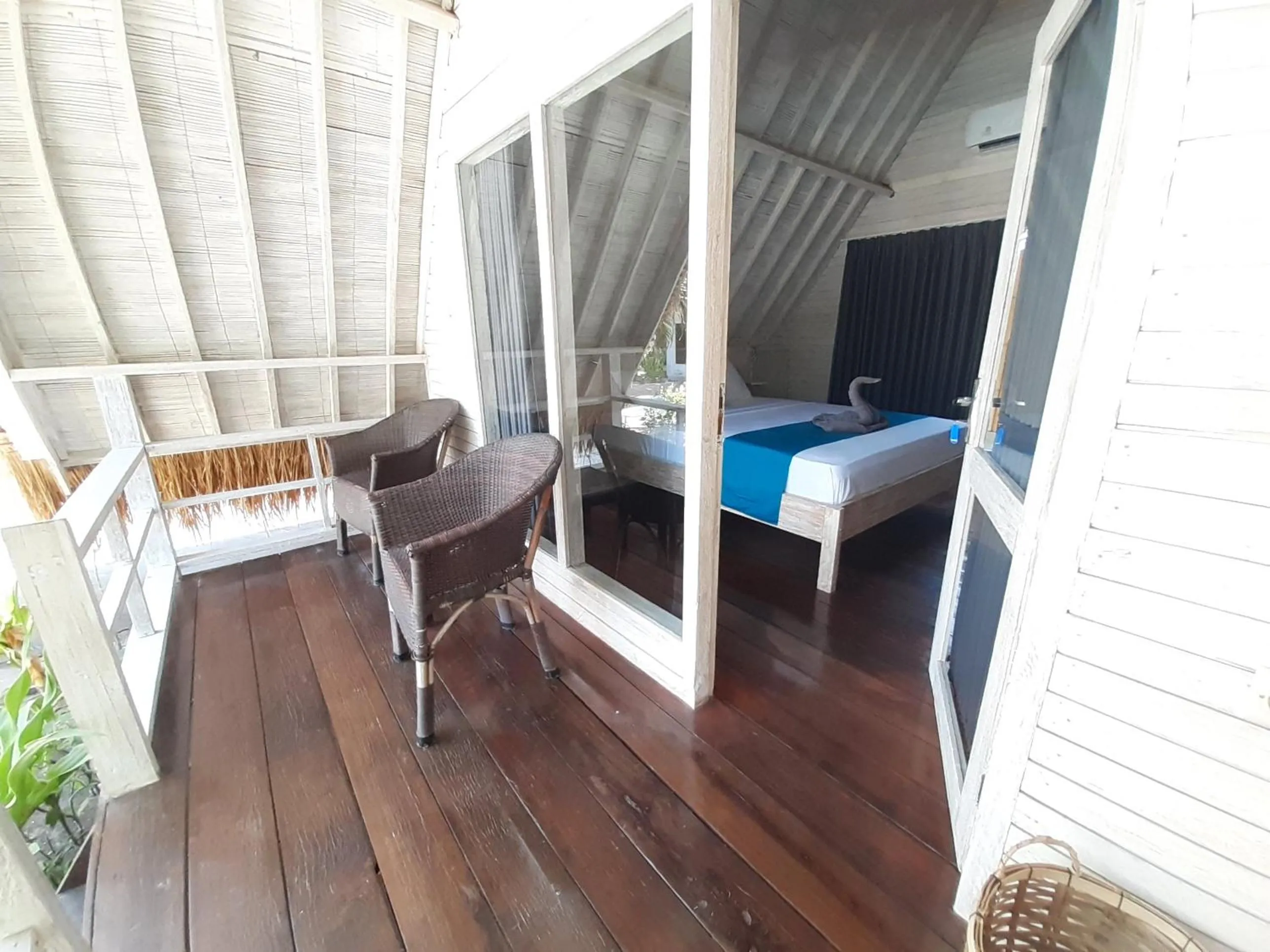 Balcony/Terrace, Bed in Living Trawangan Hotel