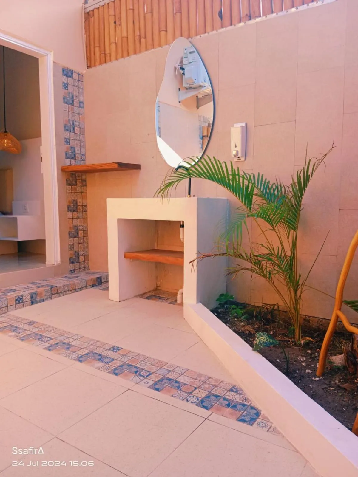 Bathroom in Living Trawangan Hotel