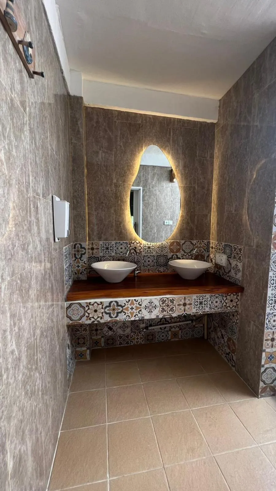 Bathroom in Living Trawangan Hotel