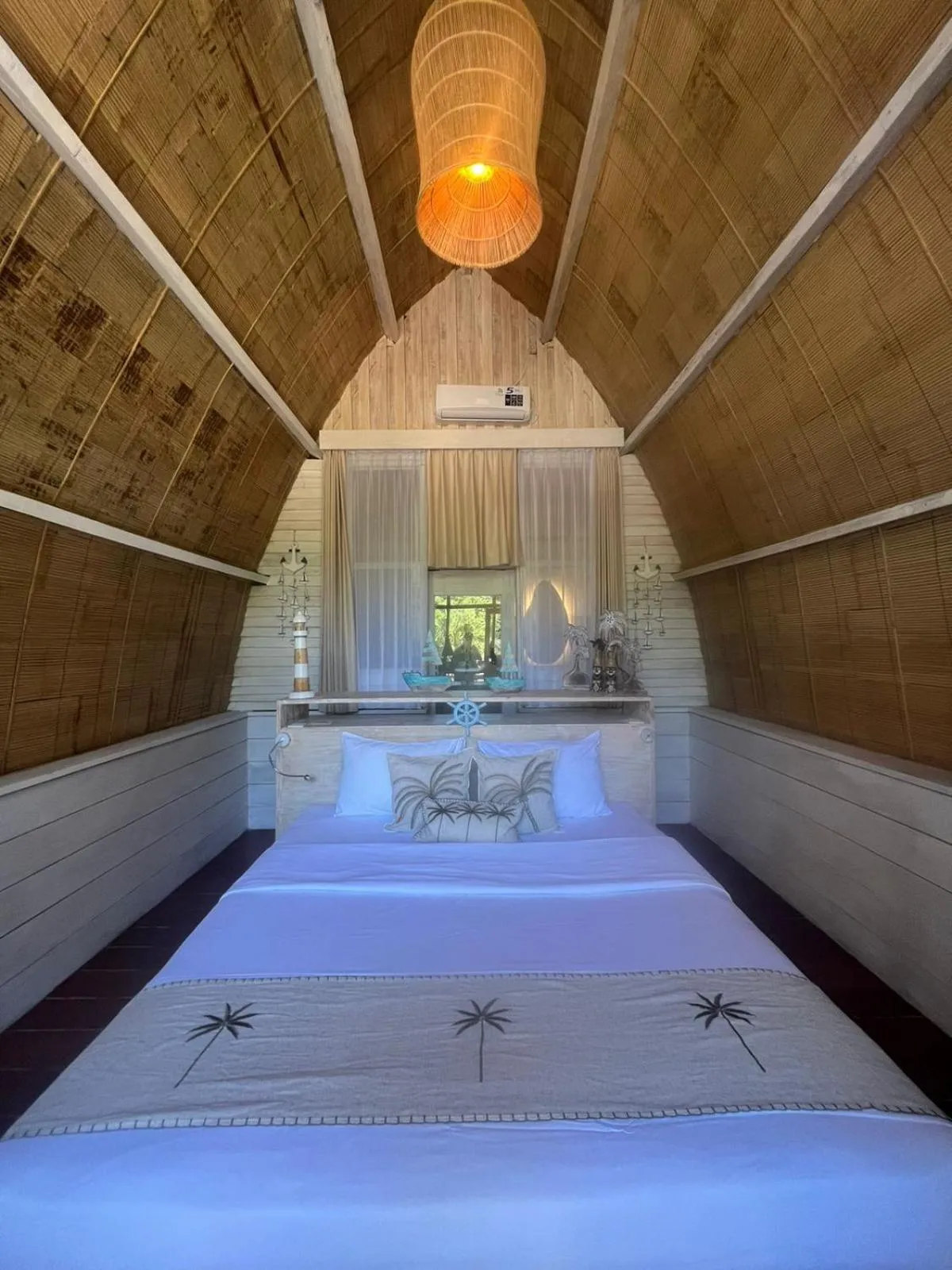 Bed in Living Trawangan Hotel