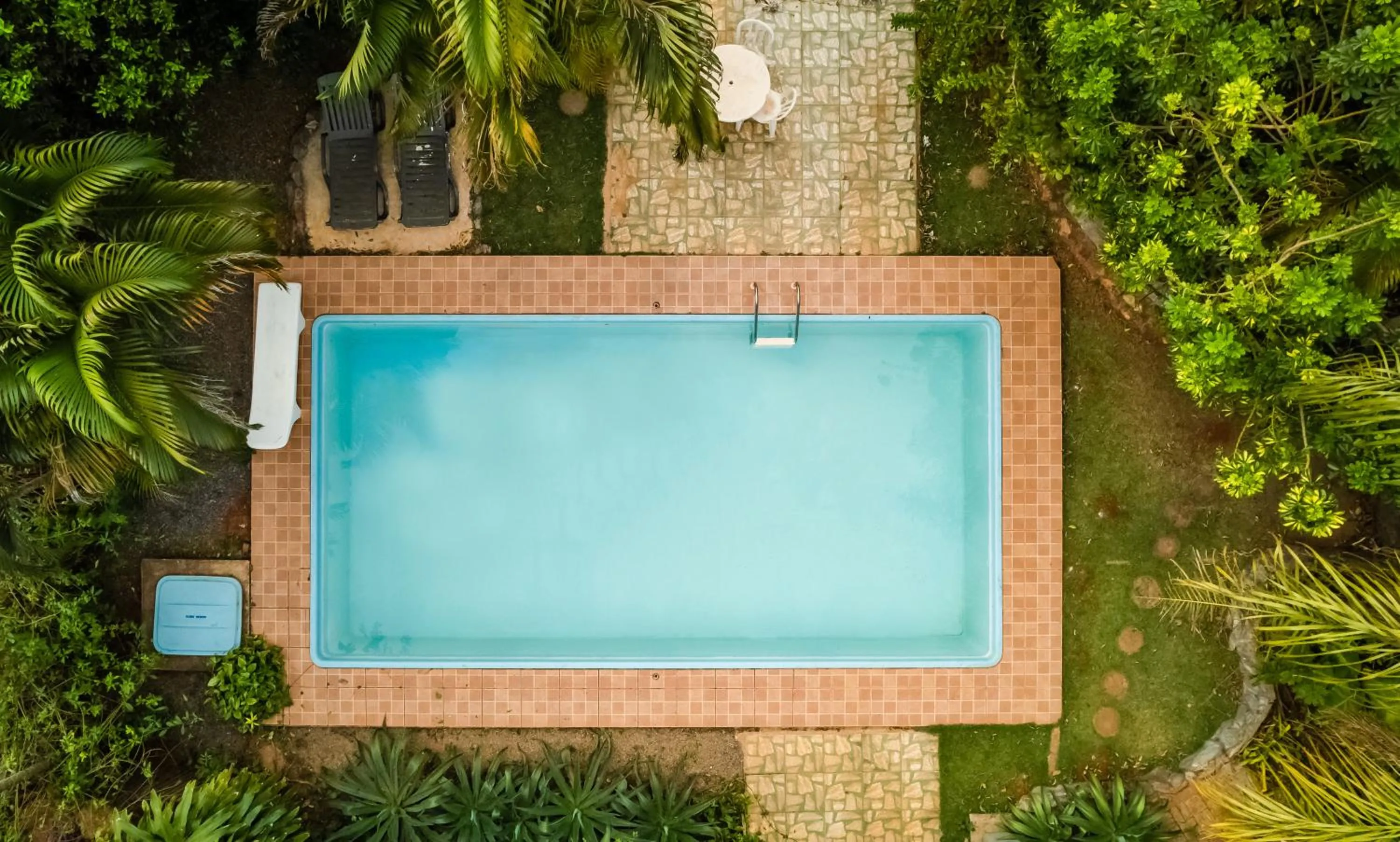 Swimming pool in Pousada Chão de pedra