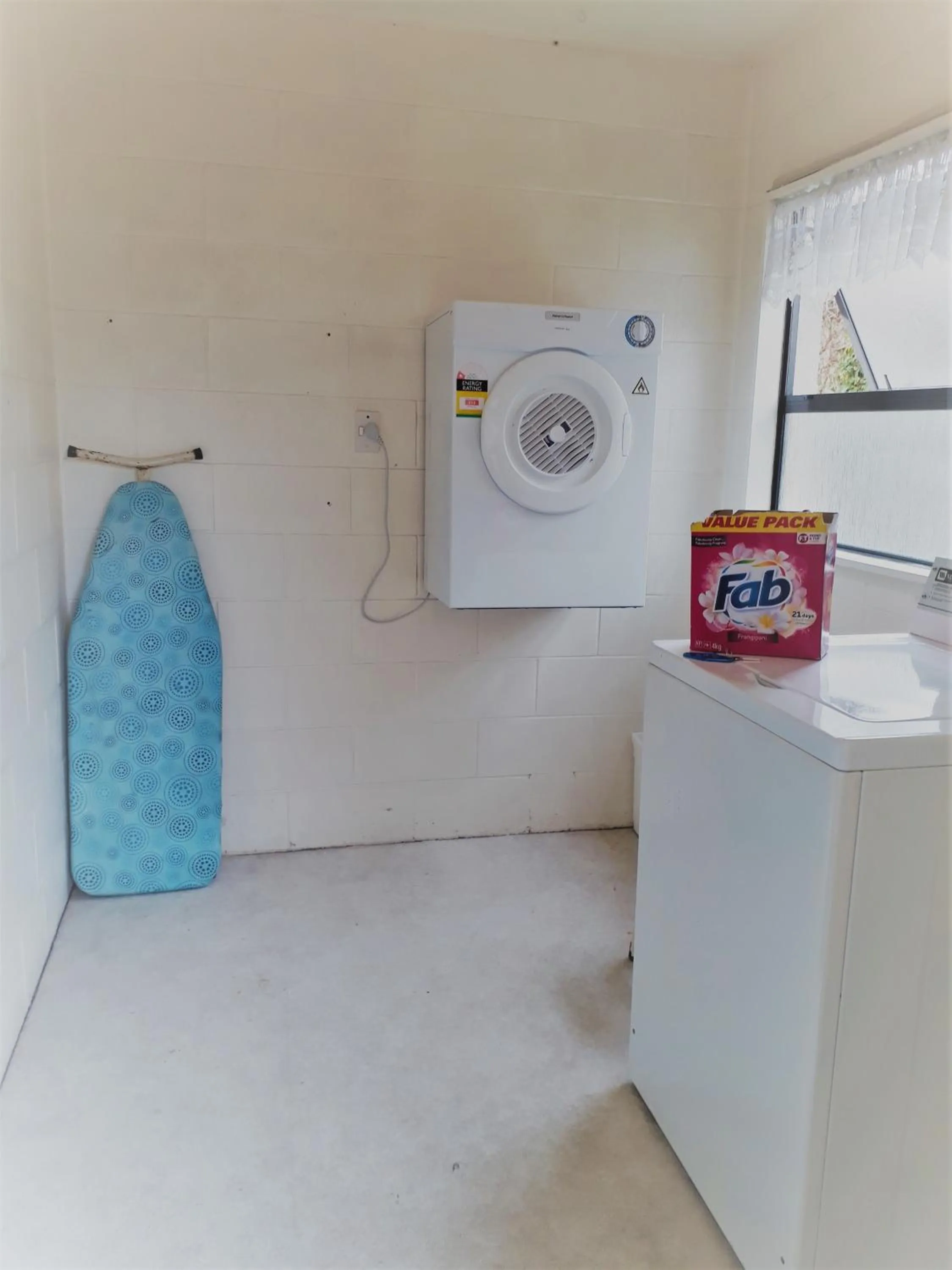 washing machine in Aquarius Motor Inn