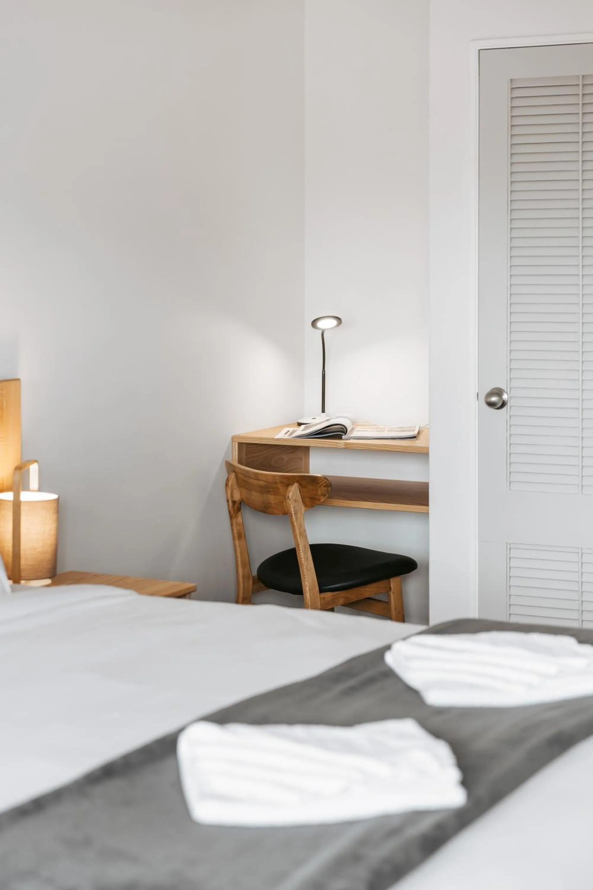 hair dresser, Bed in Cobblestone Court Motel - Wenzel Motels