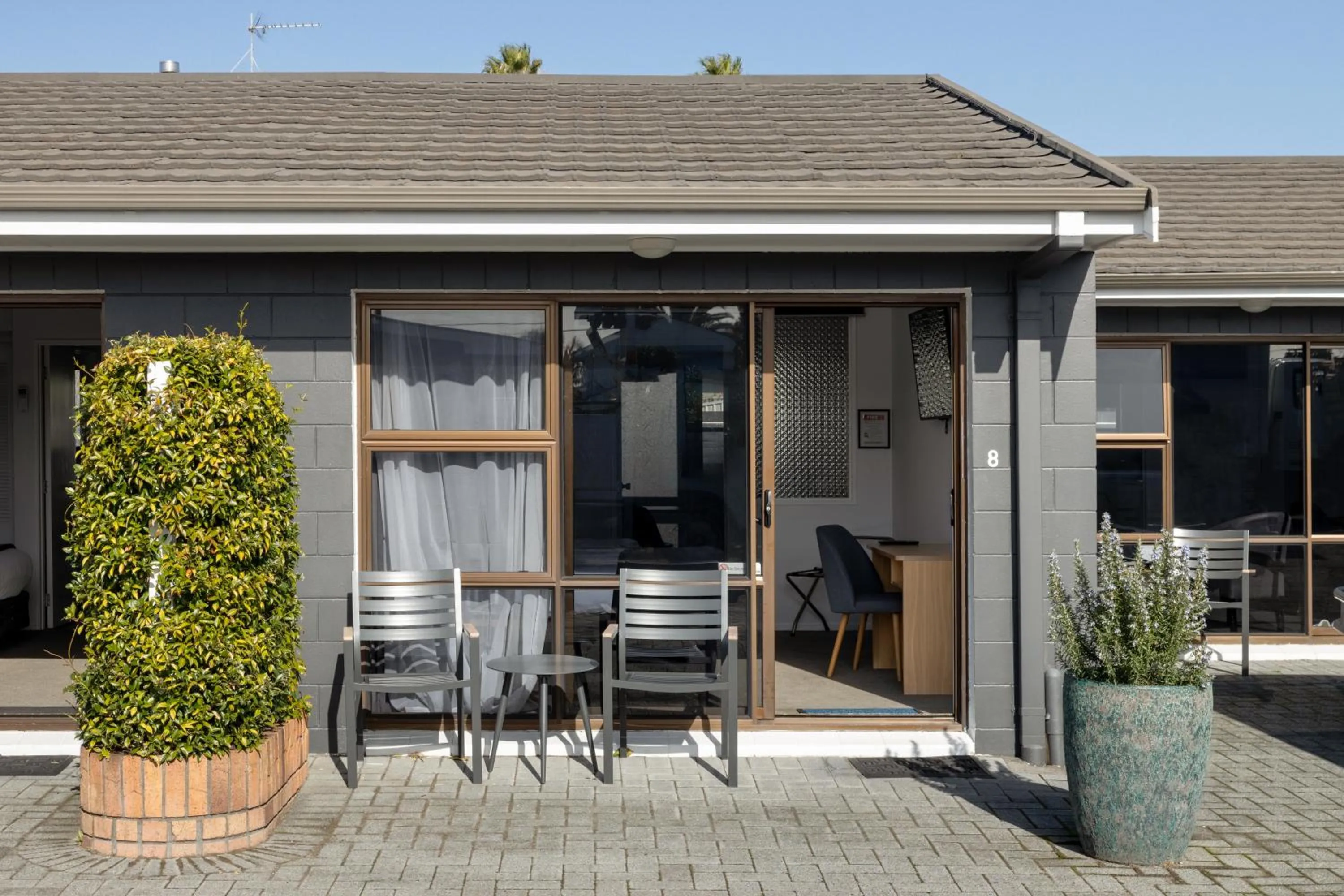 Cobblestone Court Motel - Wenzel Motels