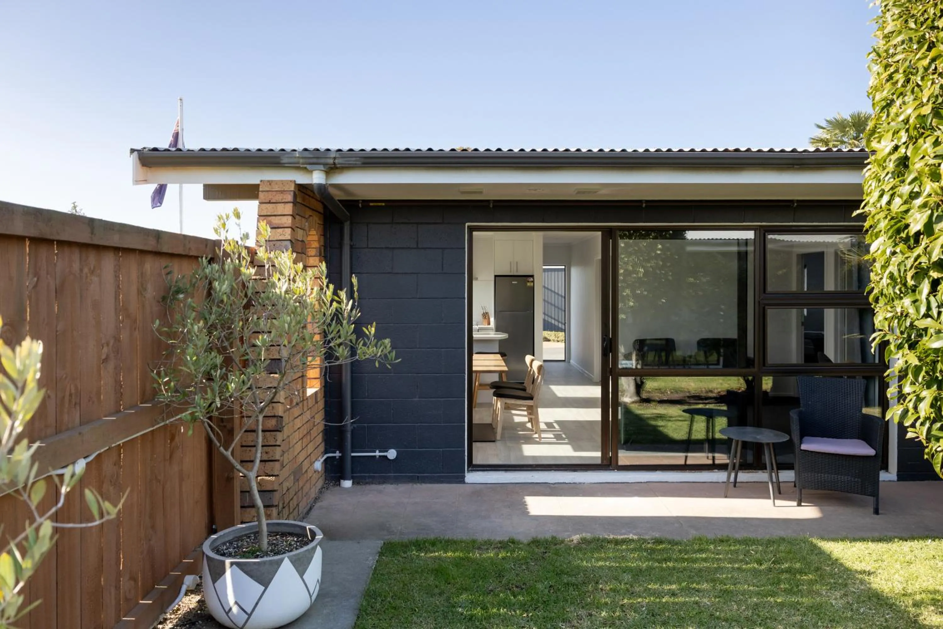 Cobblestone Court Motel - Wenzel Motels