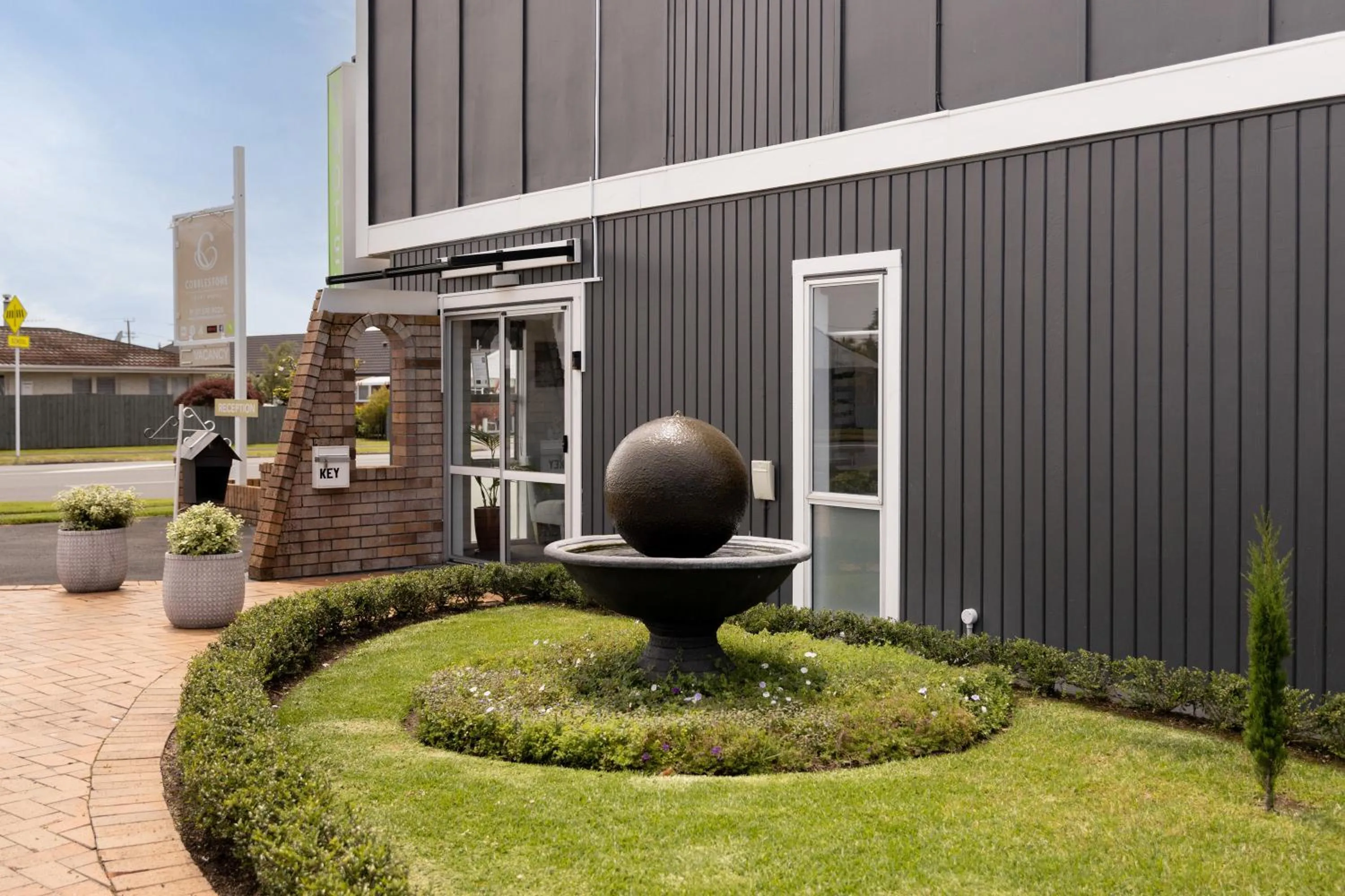 Property building in Cobblestone Court Motel - Wenzel Motels