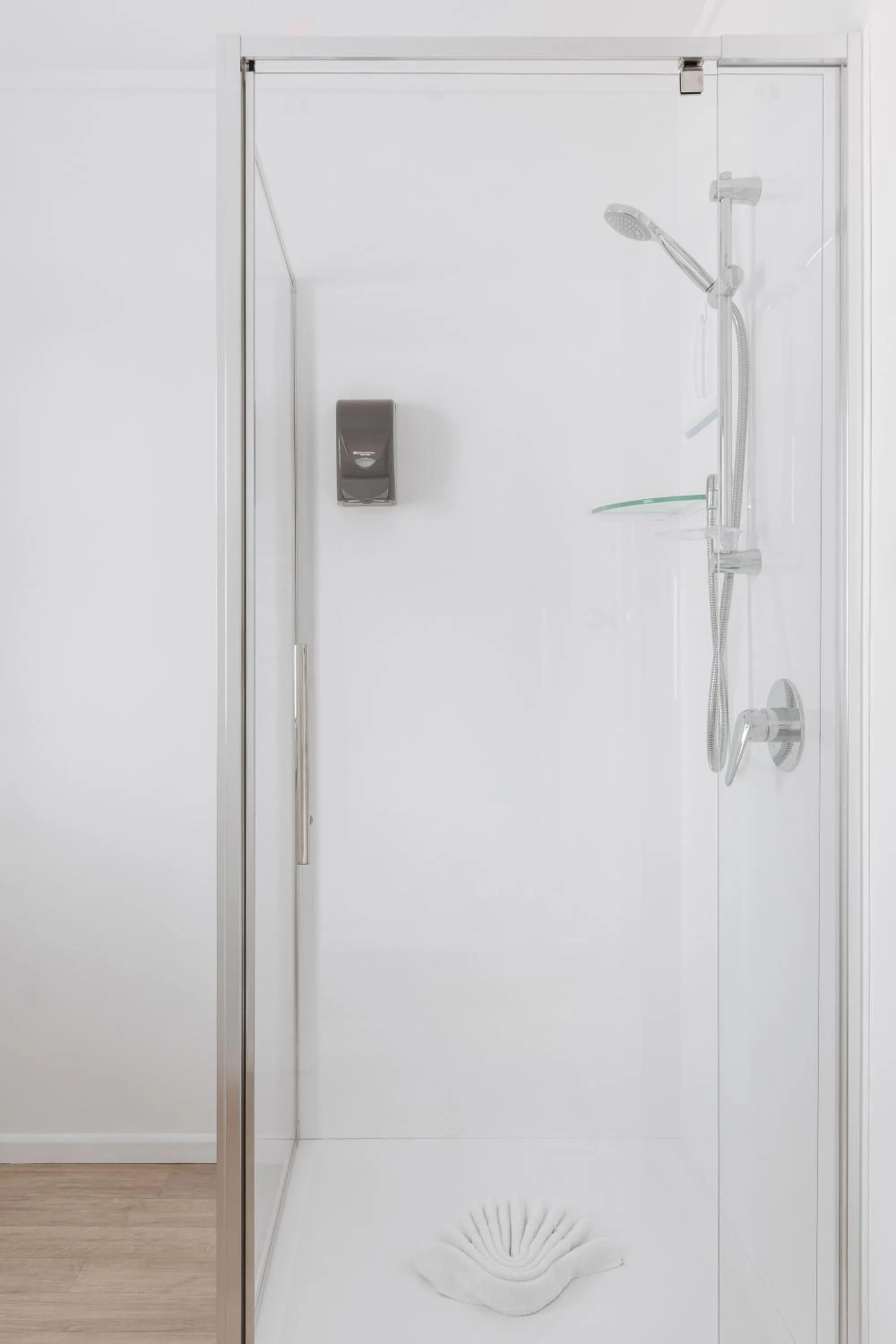 Cobblestone Court Motel - Wenzel Motels