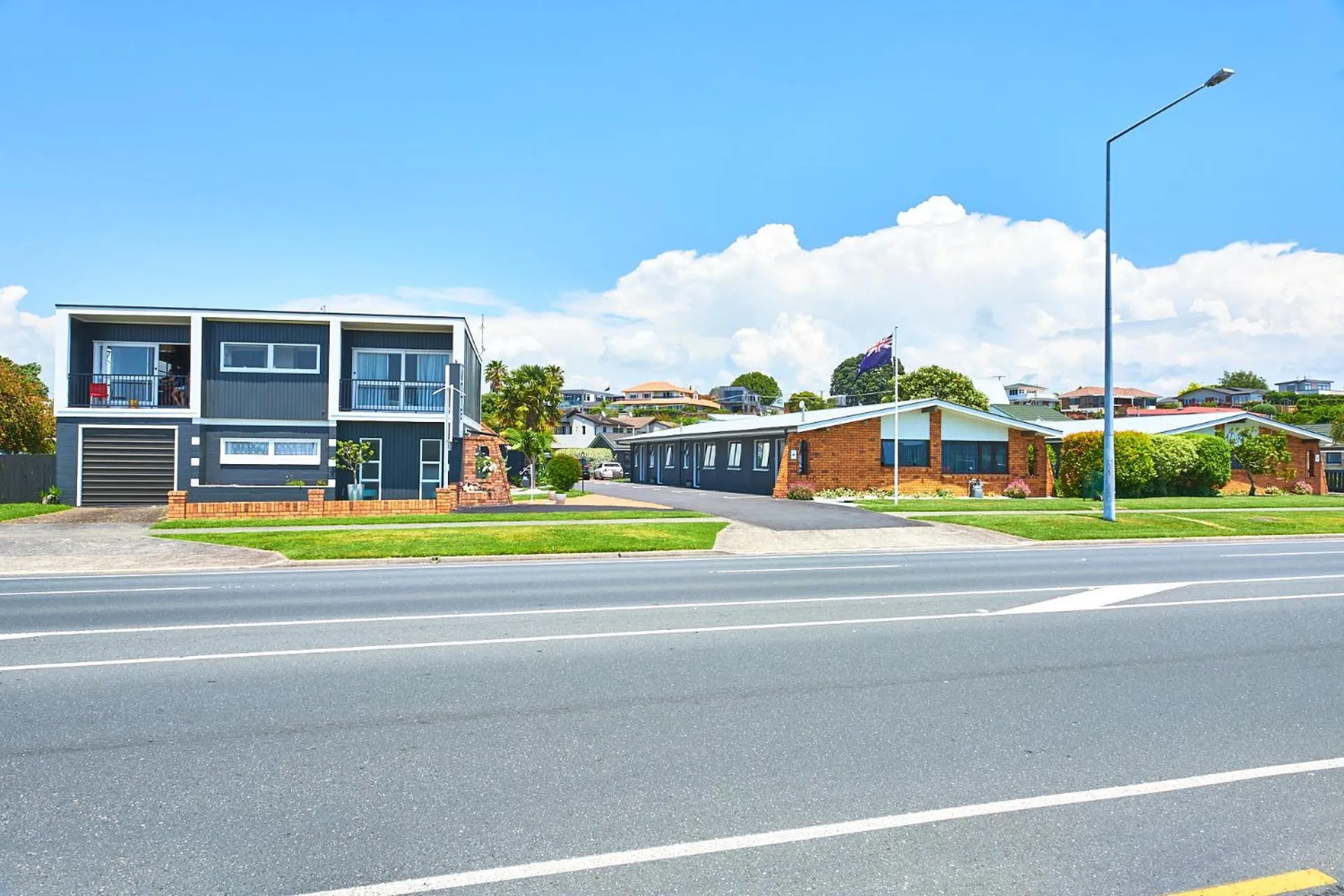 Property building in Cobblestone Court Motel - Wenzel Motels