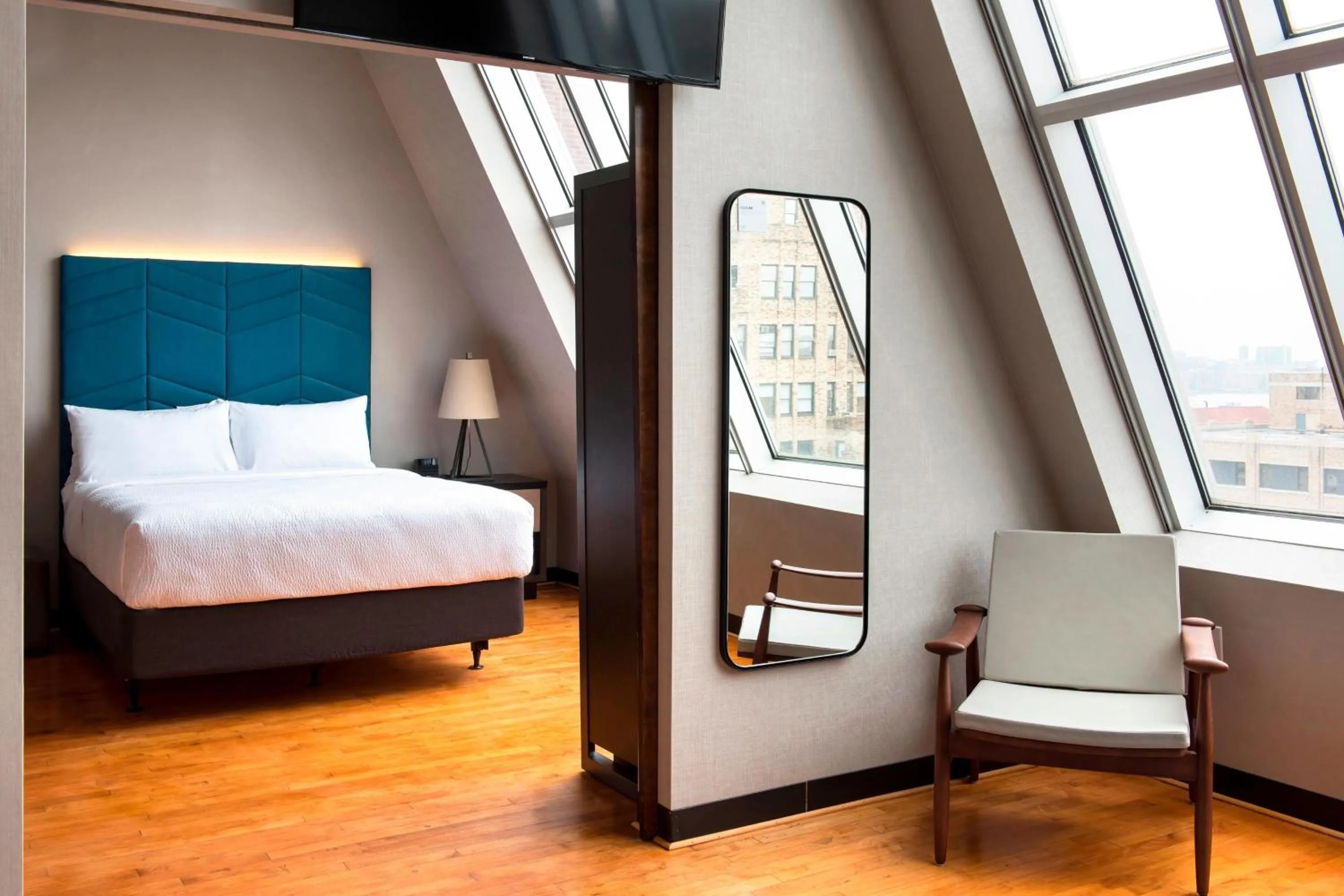 Photo of the whole room, Bed in Four Points by Sheraton Manhattan SoHo Village