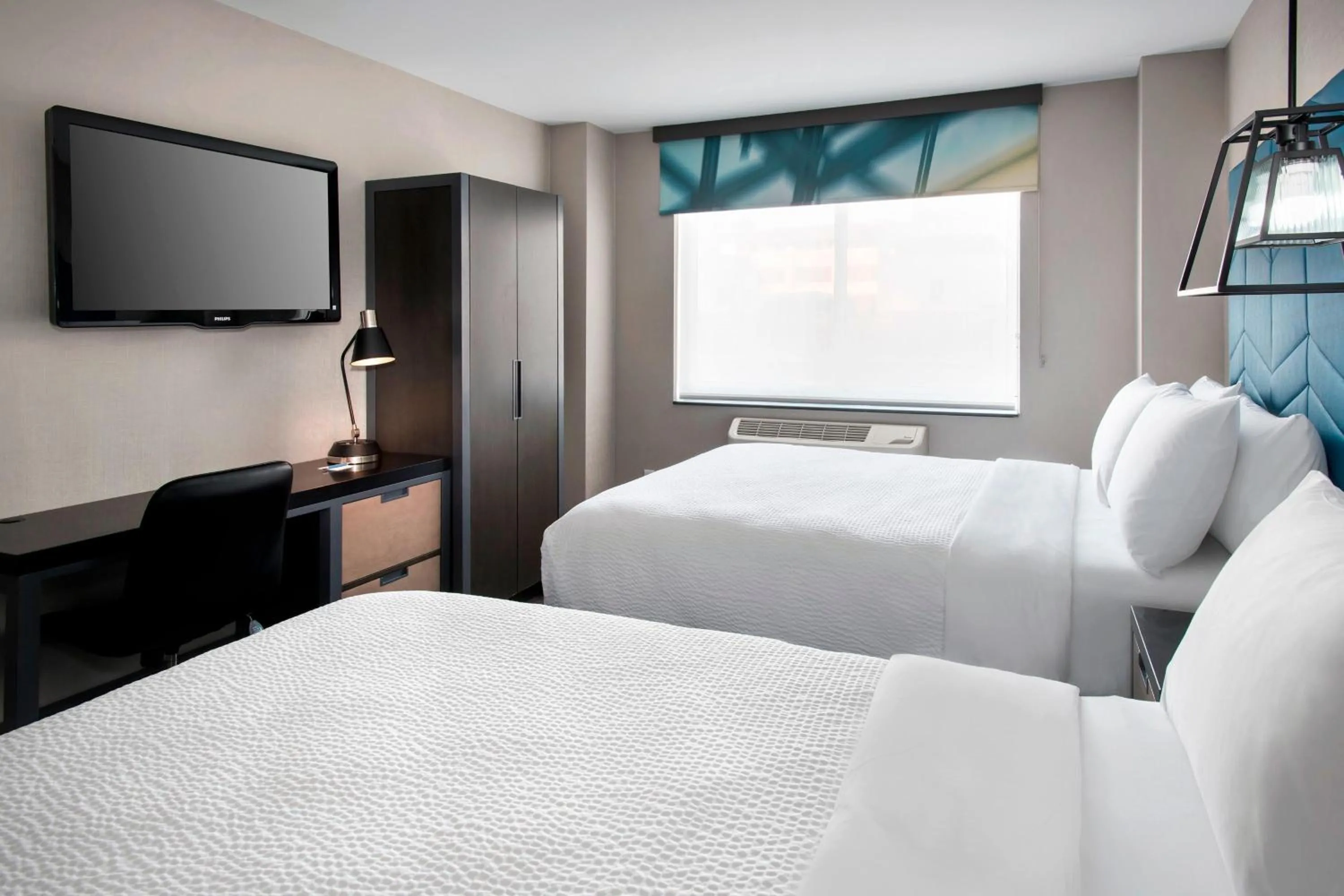 Photo of the whole room, Bed in Four Points by Sheraton Manhattan SoHo Village