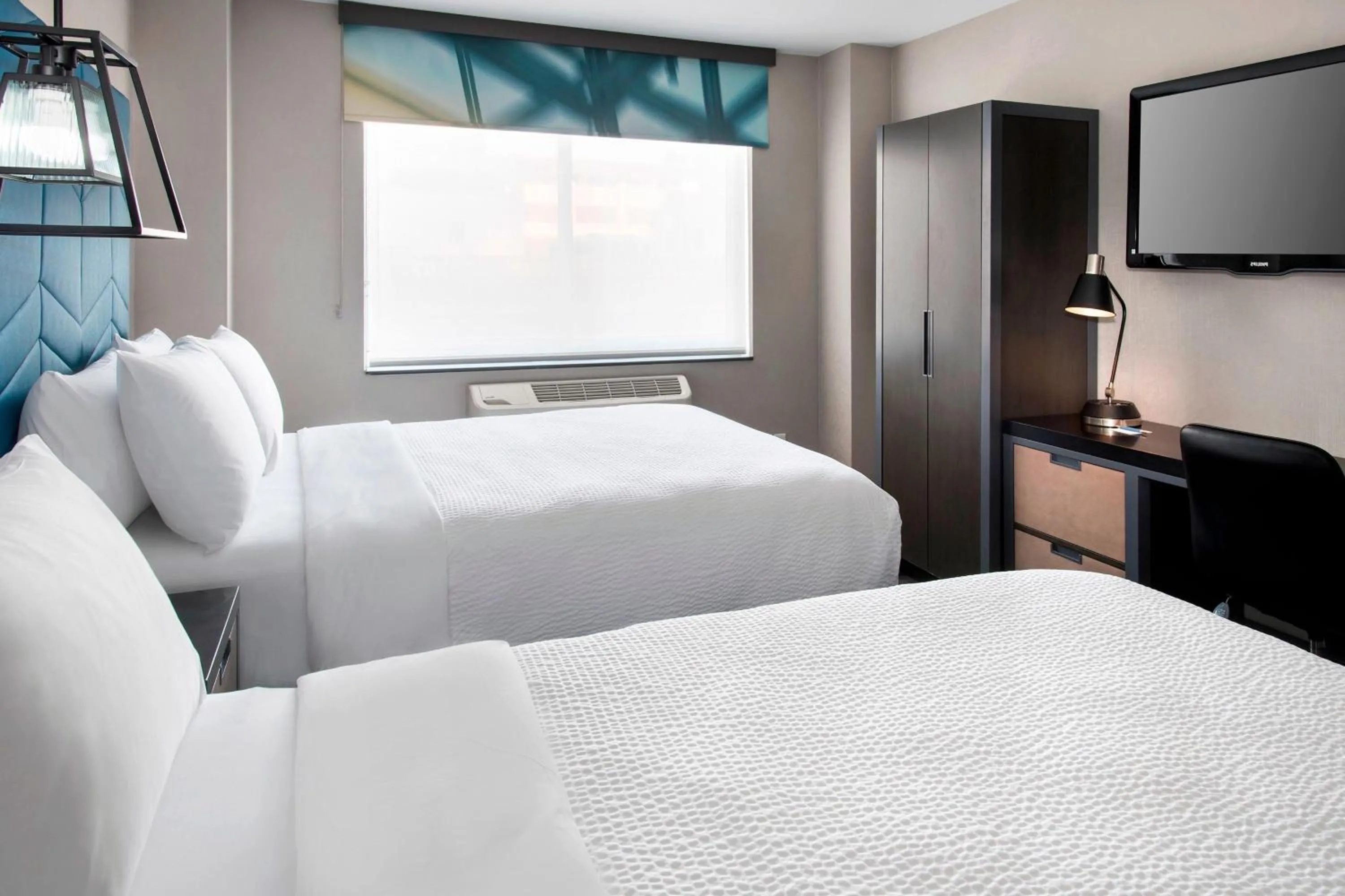 Photo of the whole room, Bed in Four Points by Sheraton Manhattan SoHo Village
