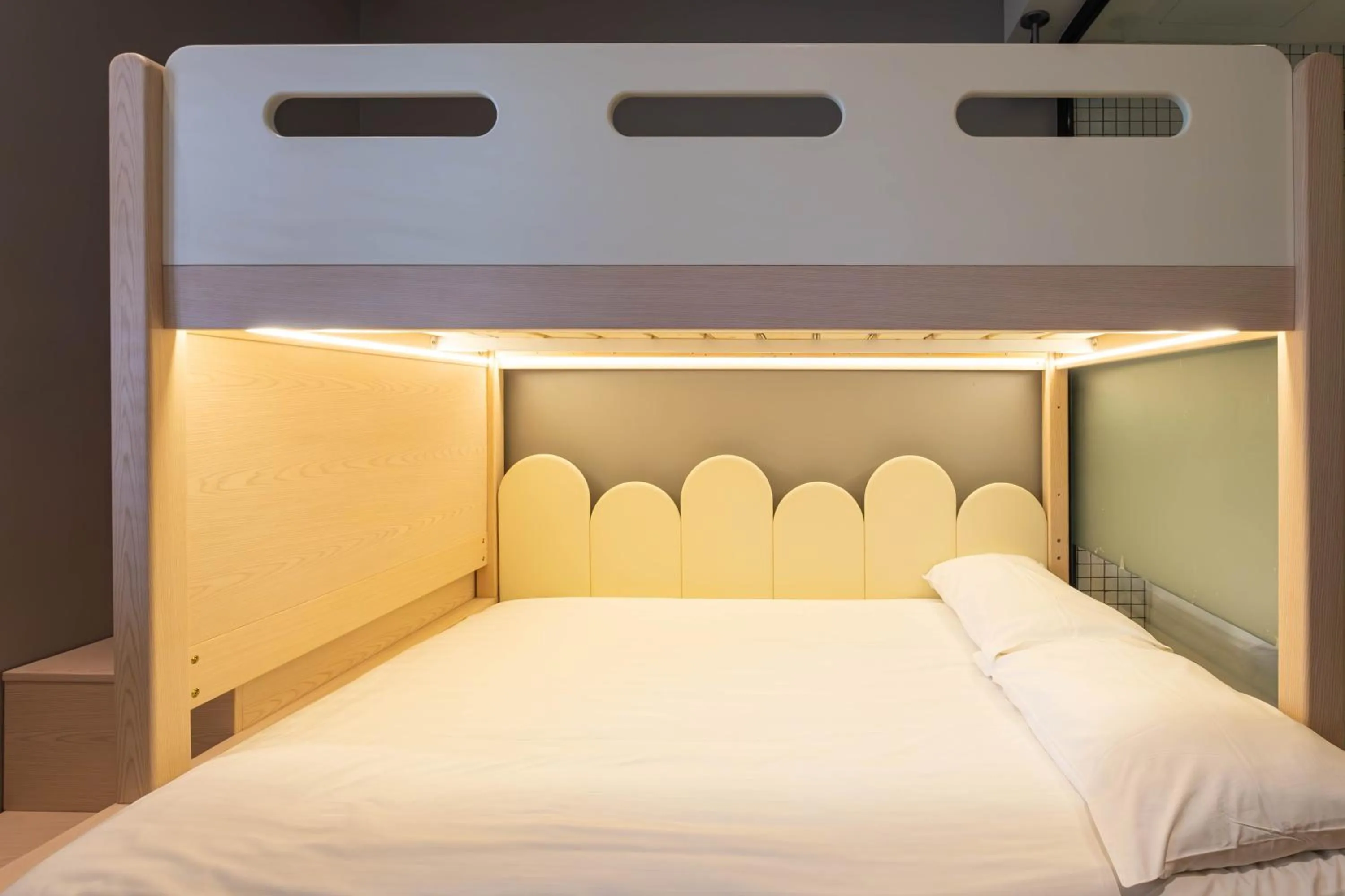 Bed in Rest Chinatown Hotel