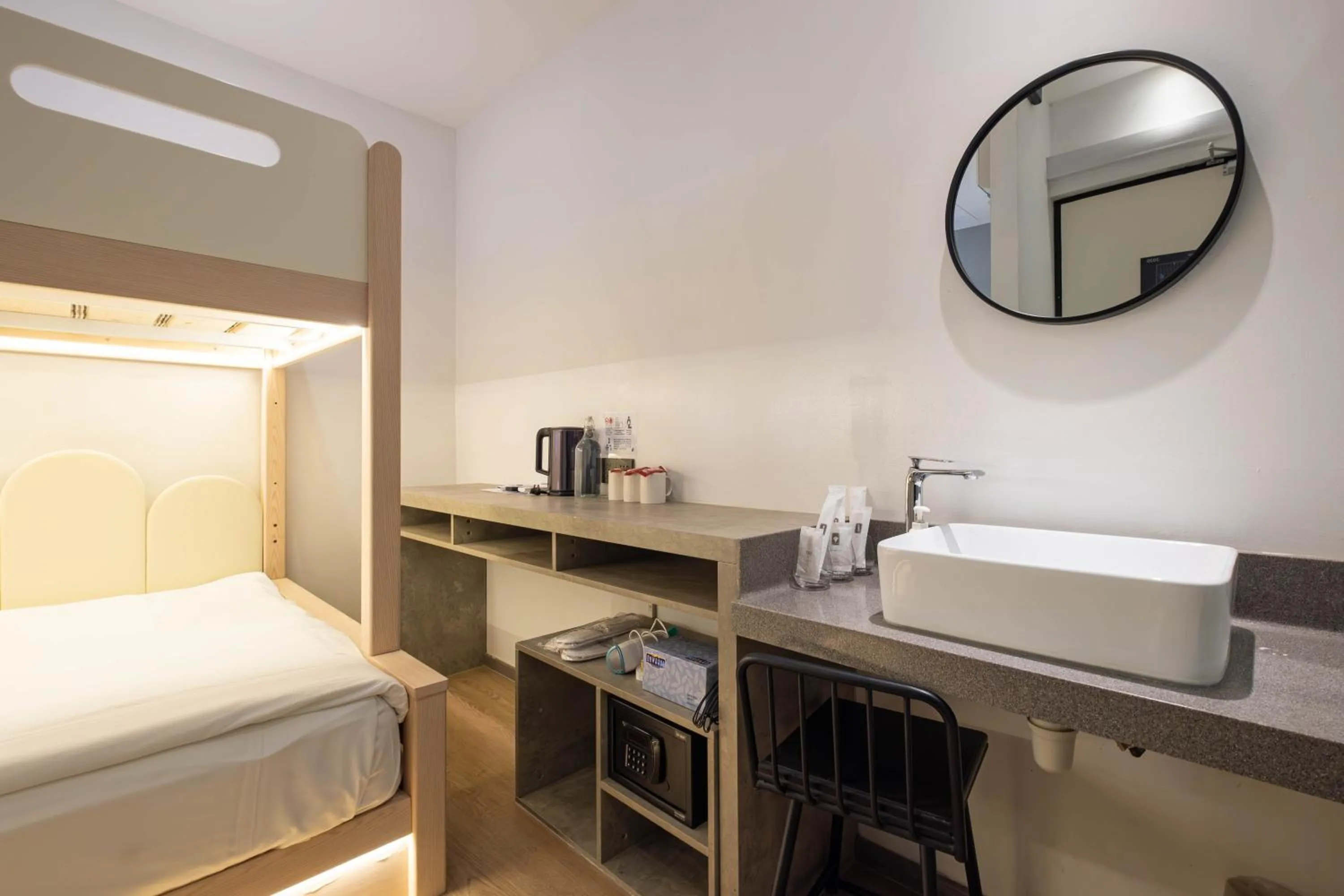 Bathroom, Bed in Rest Chinatown Hotel