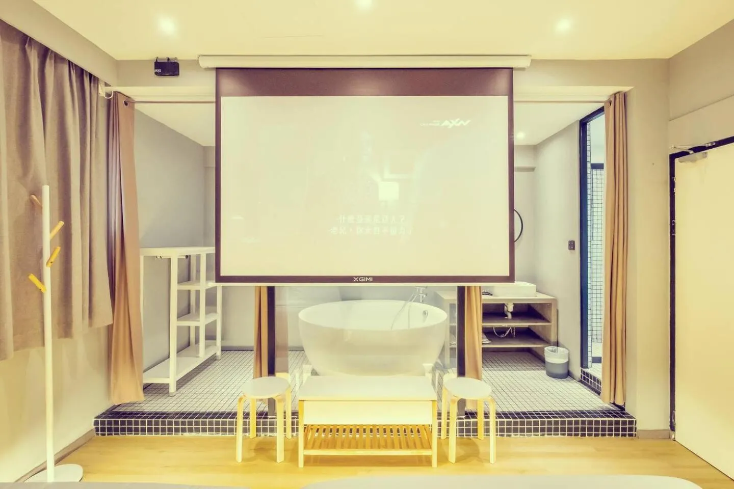 TV and multimedia, Bed in Rest Chinatown Hotel