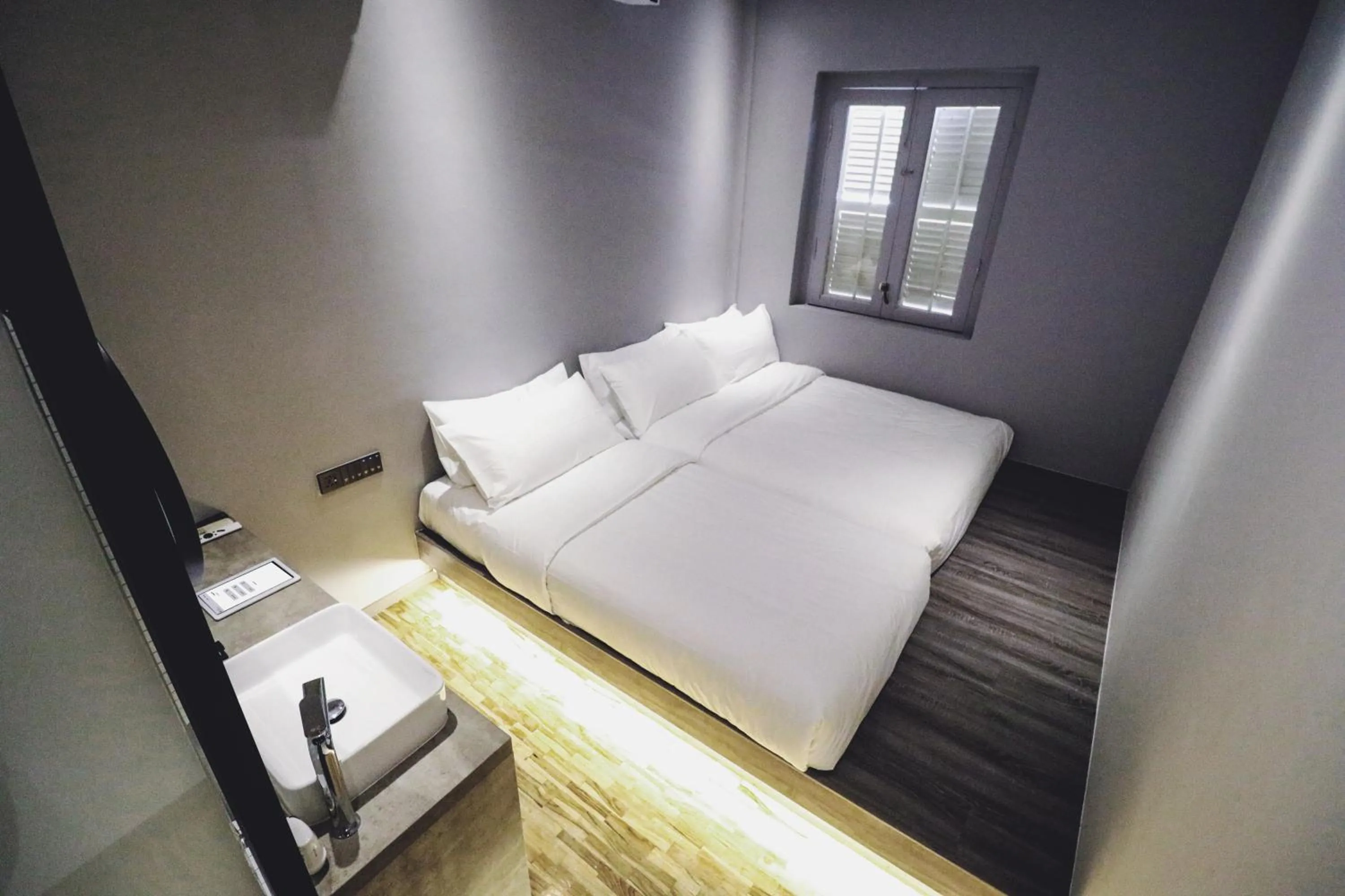 Photo of the whole room, Bed in Hotel 1888 Collection