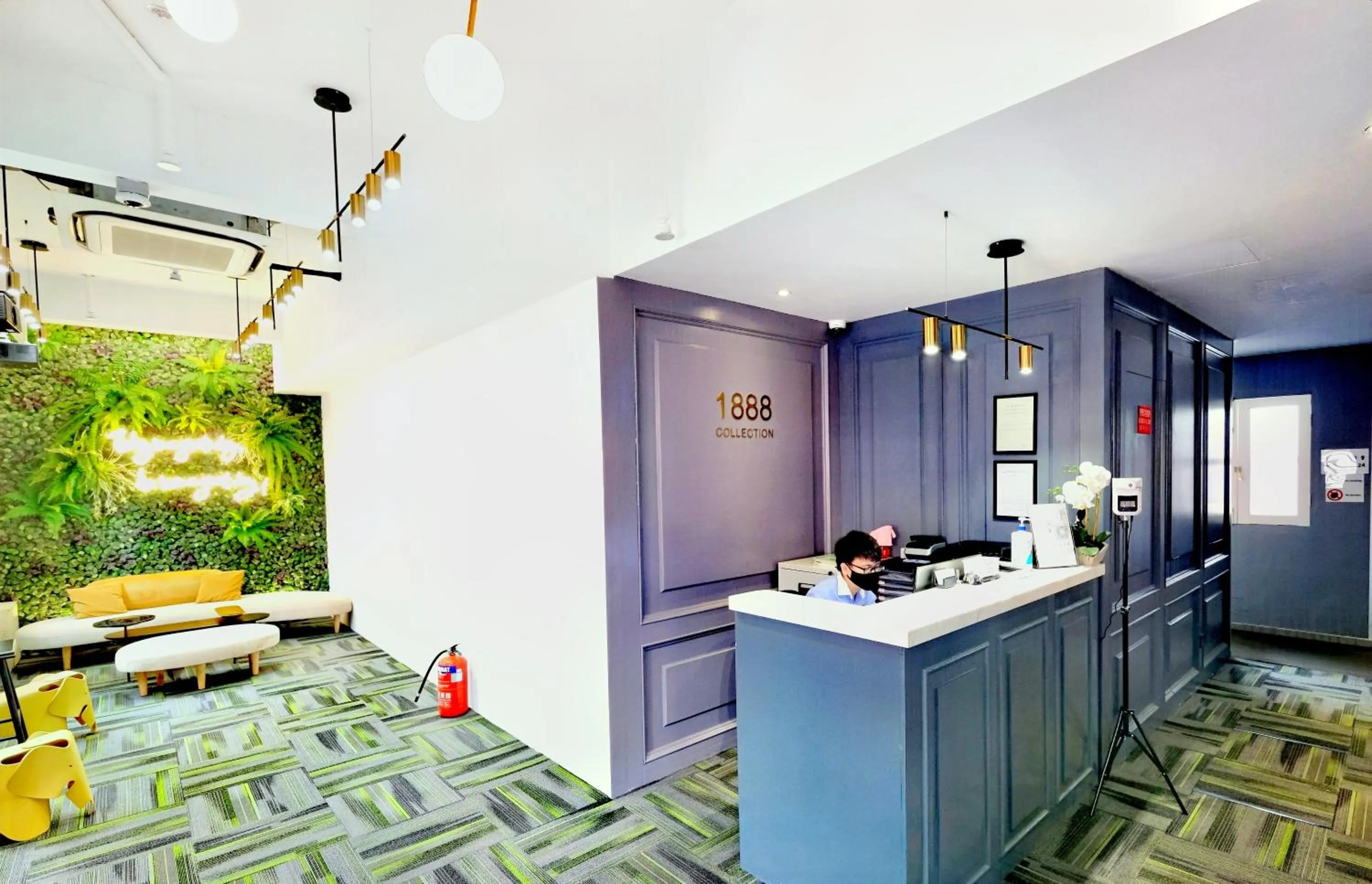 Lobby or reception in Rest Chinatown Hotel