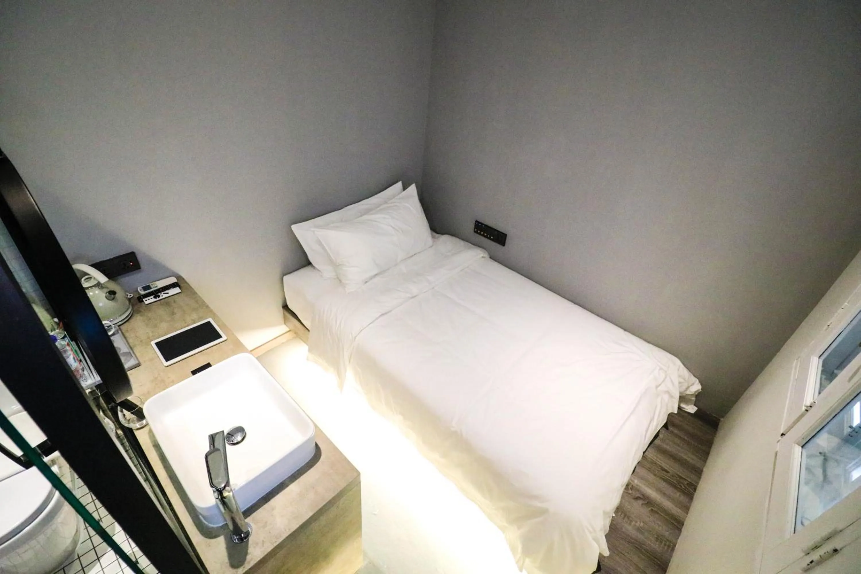 Photo of the whole room, Bed in Rest Chinatown Hotel