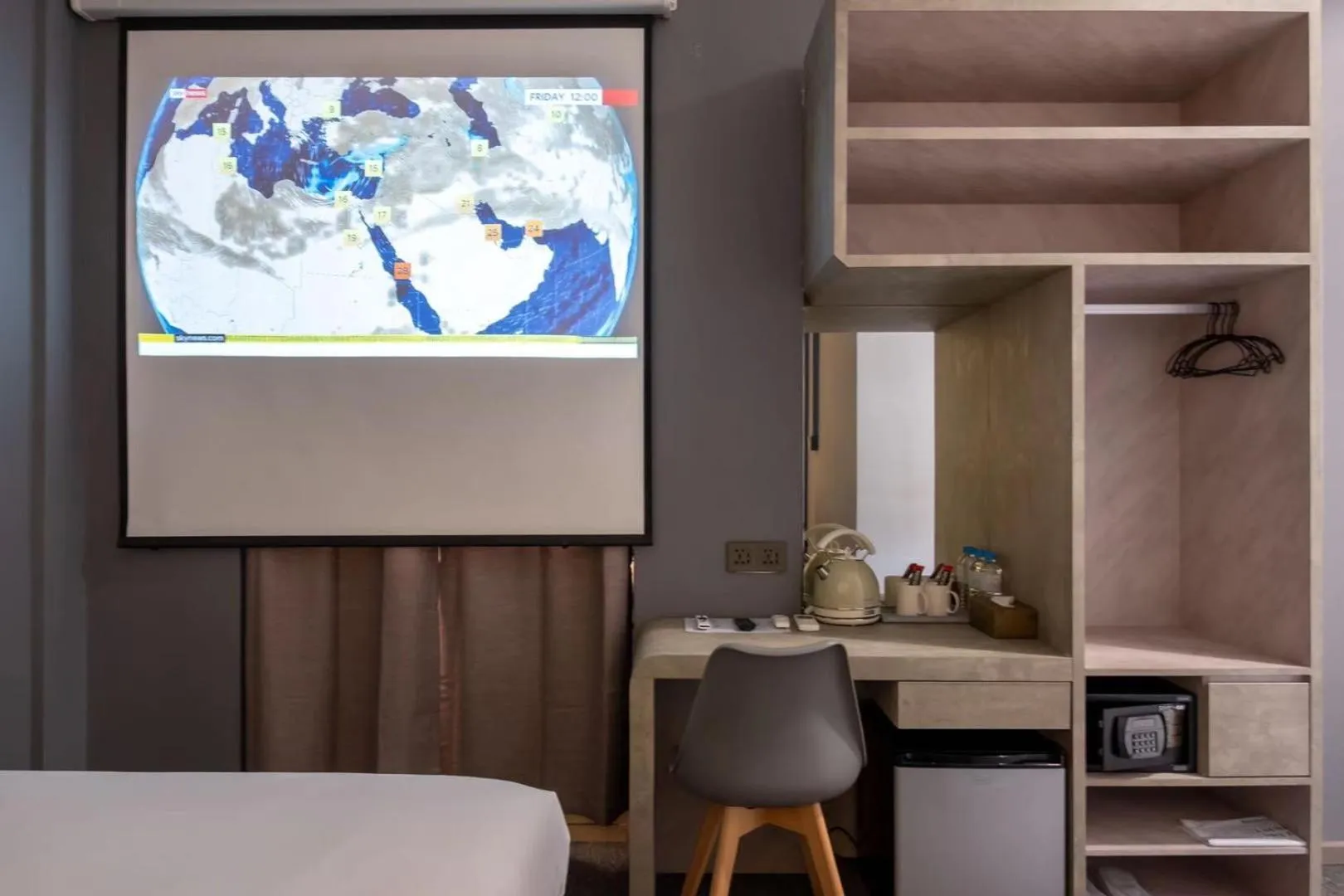 TV and multimedia in Rest Chinatown Hotel