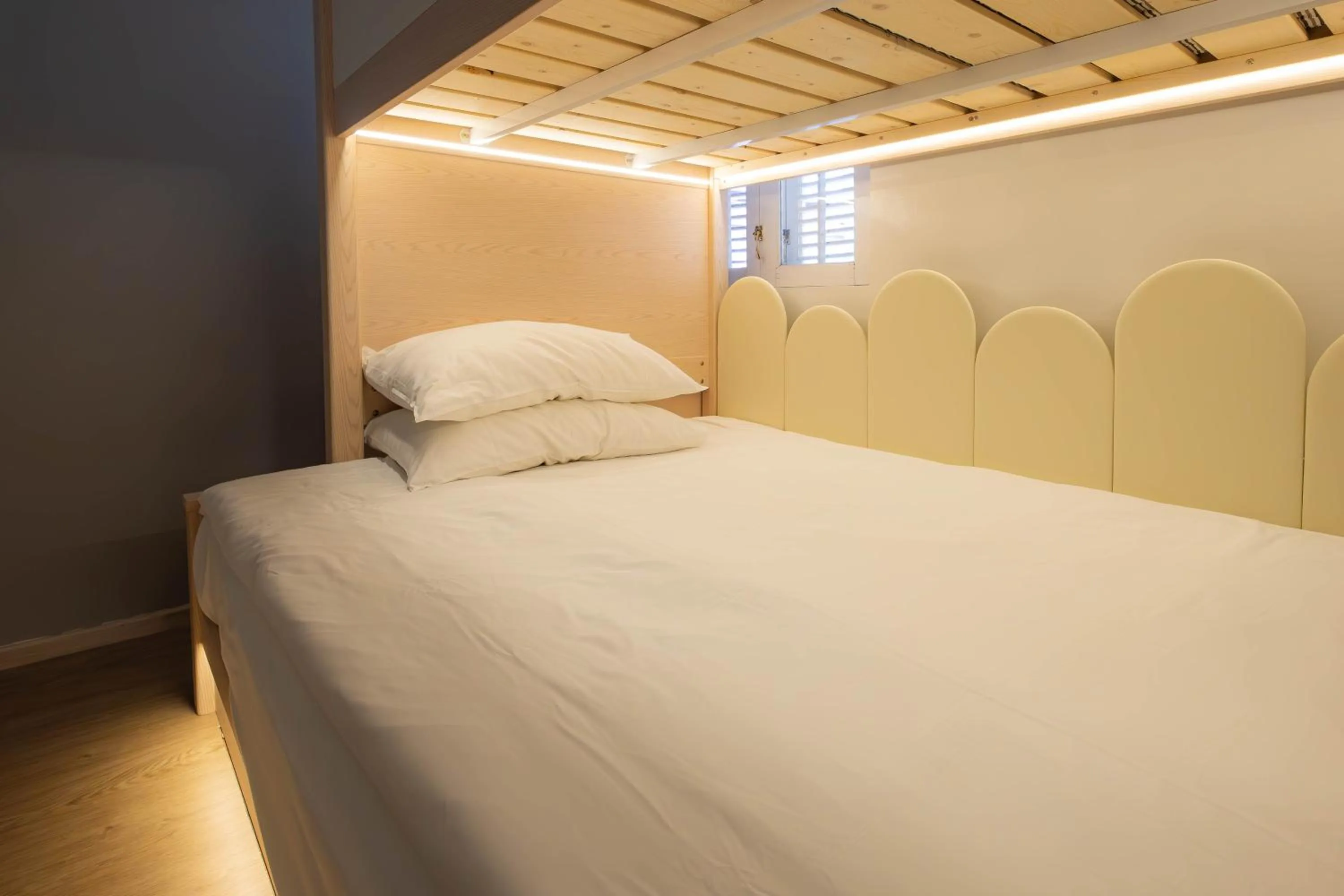 Bed in Rest Chinatown Hotel