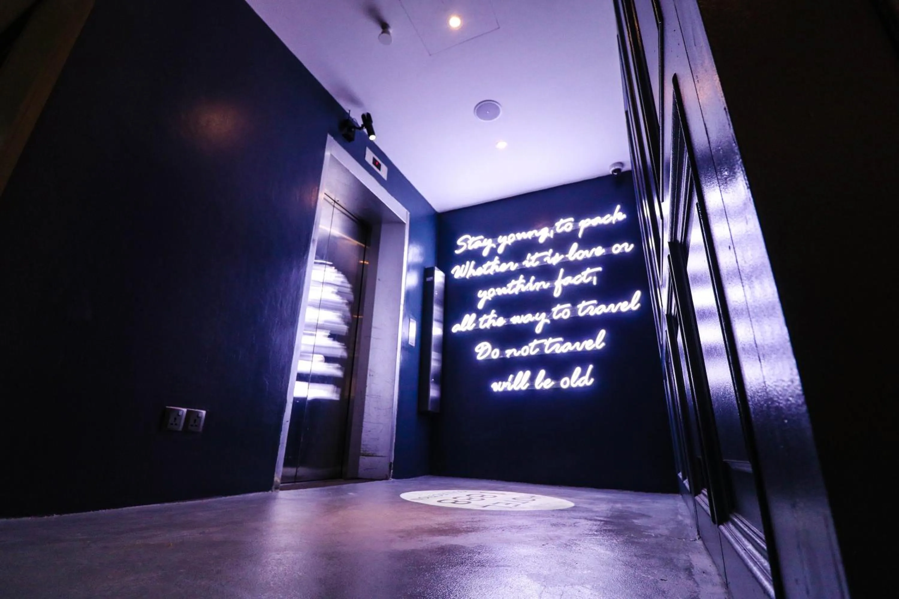 Lobby or reception in Rest Chinatown Hotel