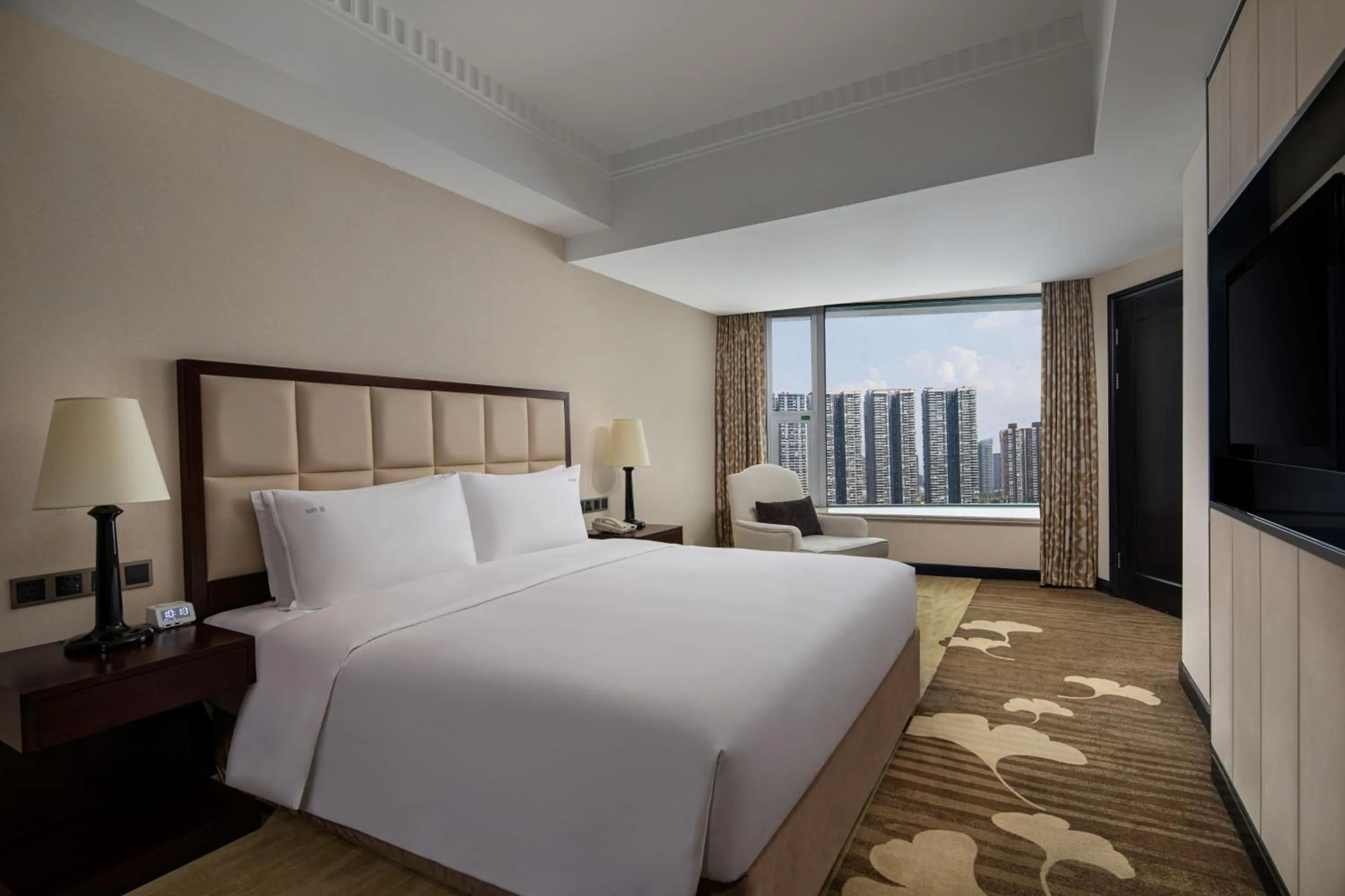 Photo of the whole room, Bed in Holiday Inn Chengdu Century City West, an IHG Hotel
