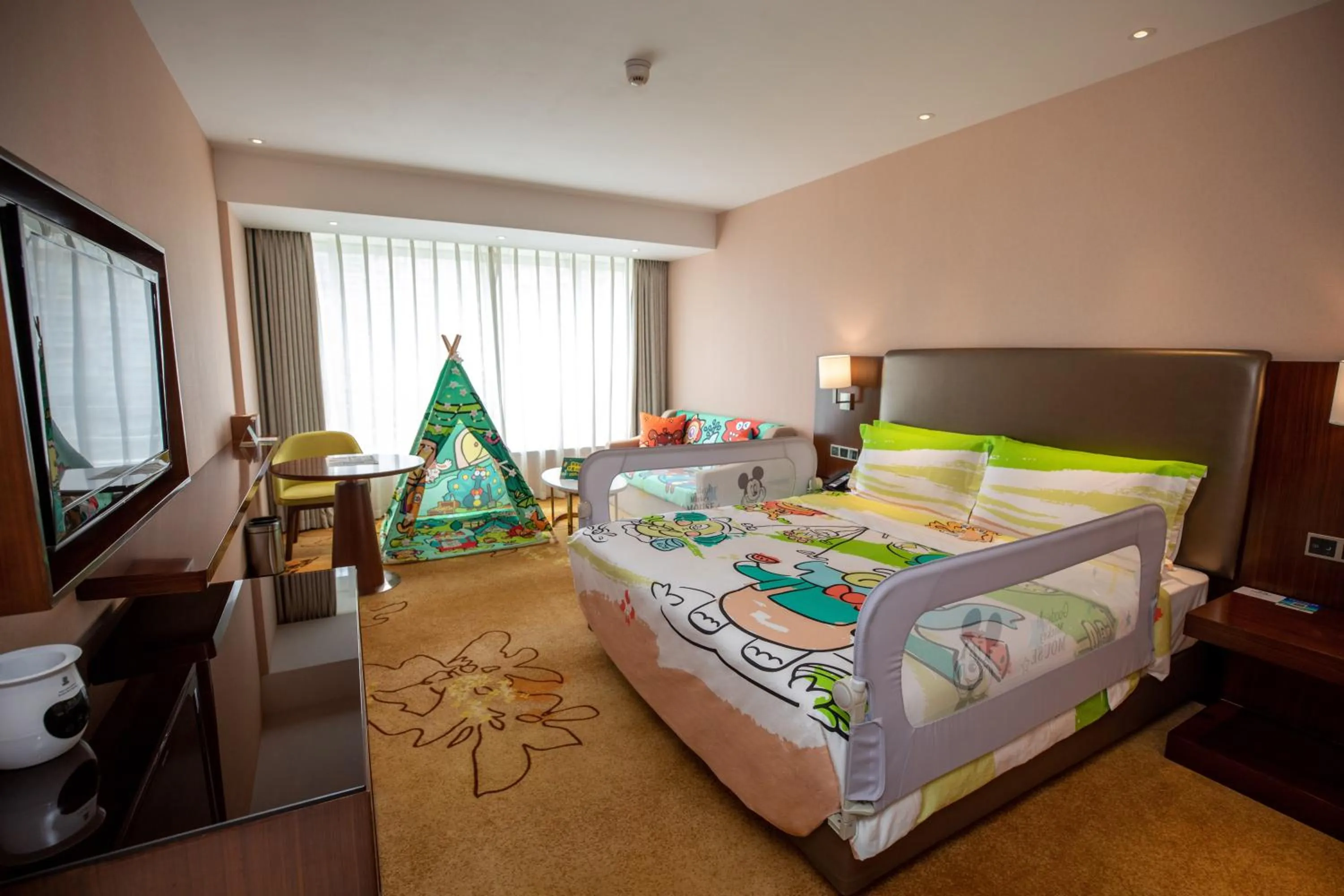 Bedroom, Bed in Holiday Inn Chengdu Century City West, an IHG Hotel