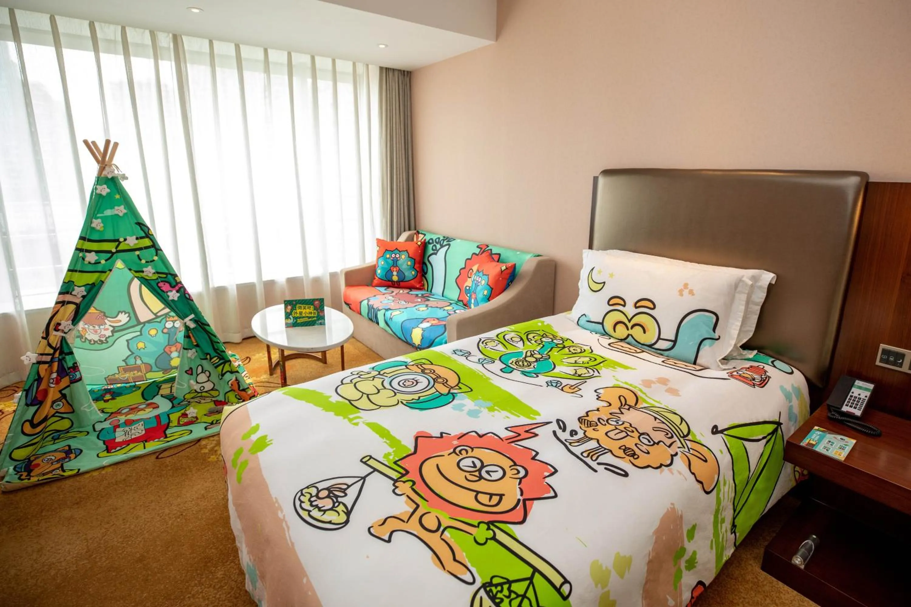 Bedroom, Bed in Holiday Inn Chengdu Century City West, an IHG Hotel