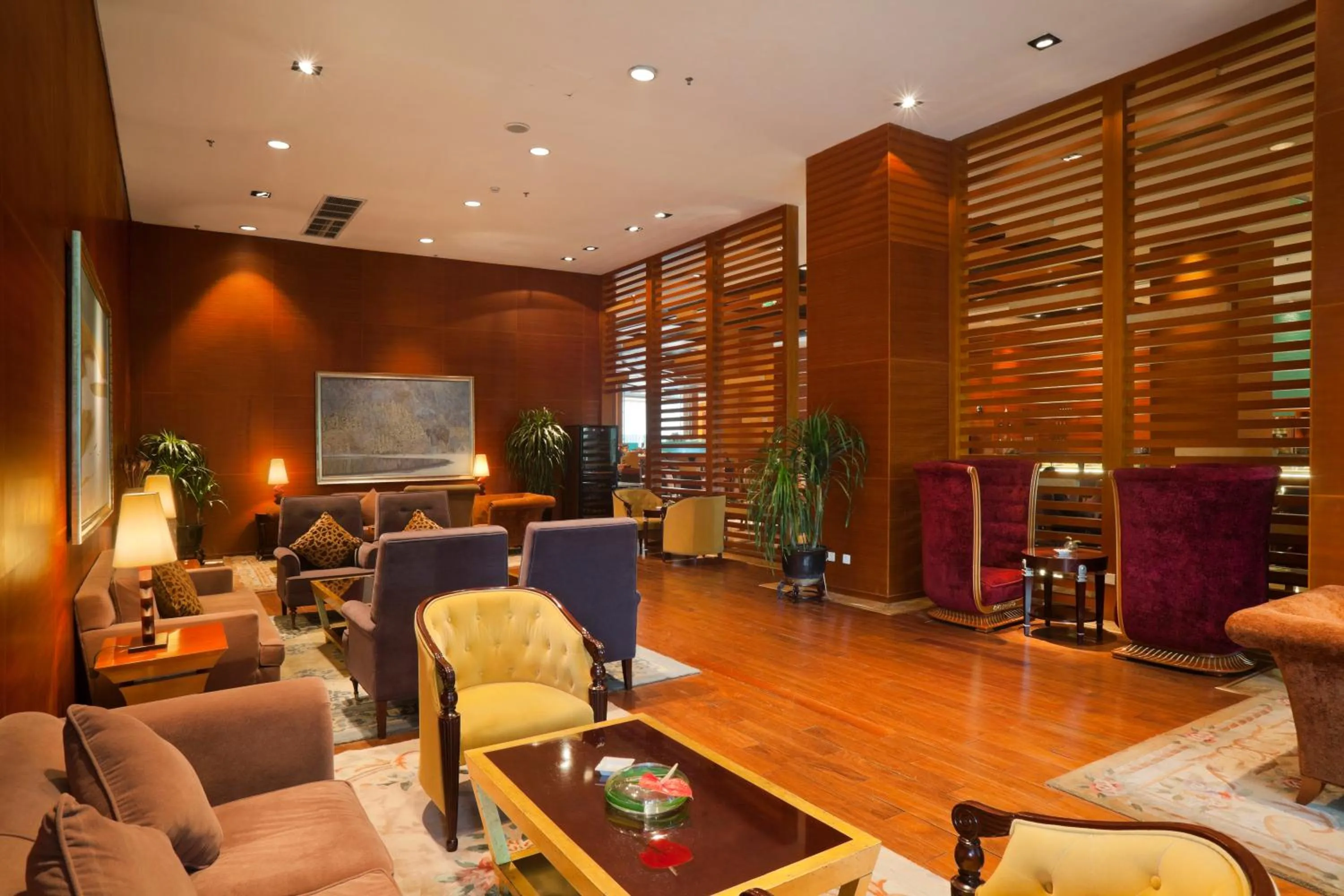 Lounge or bar in Holiday Inn Chengdu Century City West, an IHG Hotel