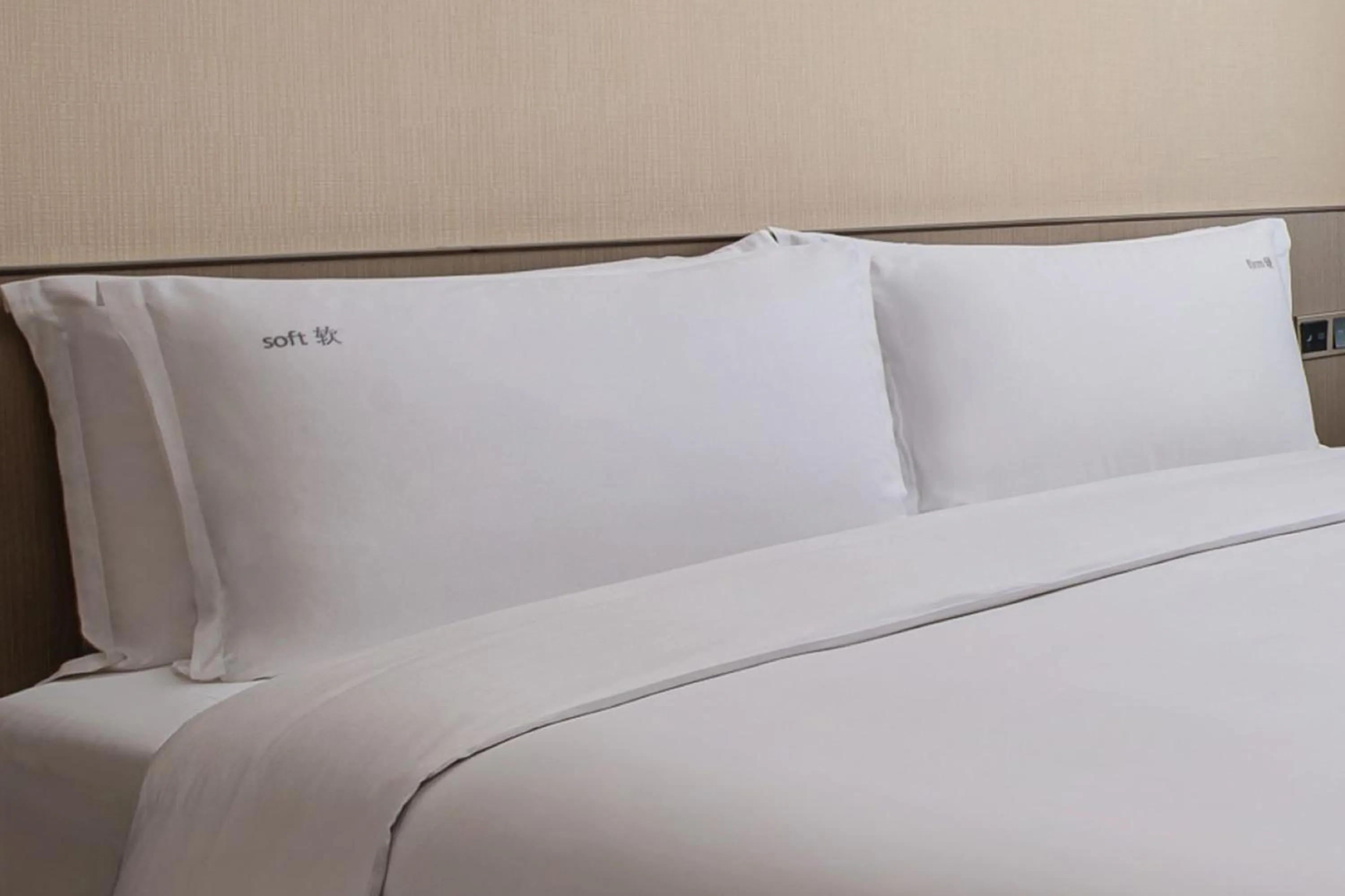 Photo of the whole room, Bed in Holiday Inn Chengdu Century City-WestTower